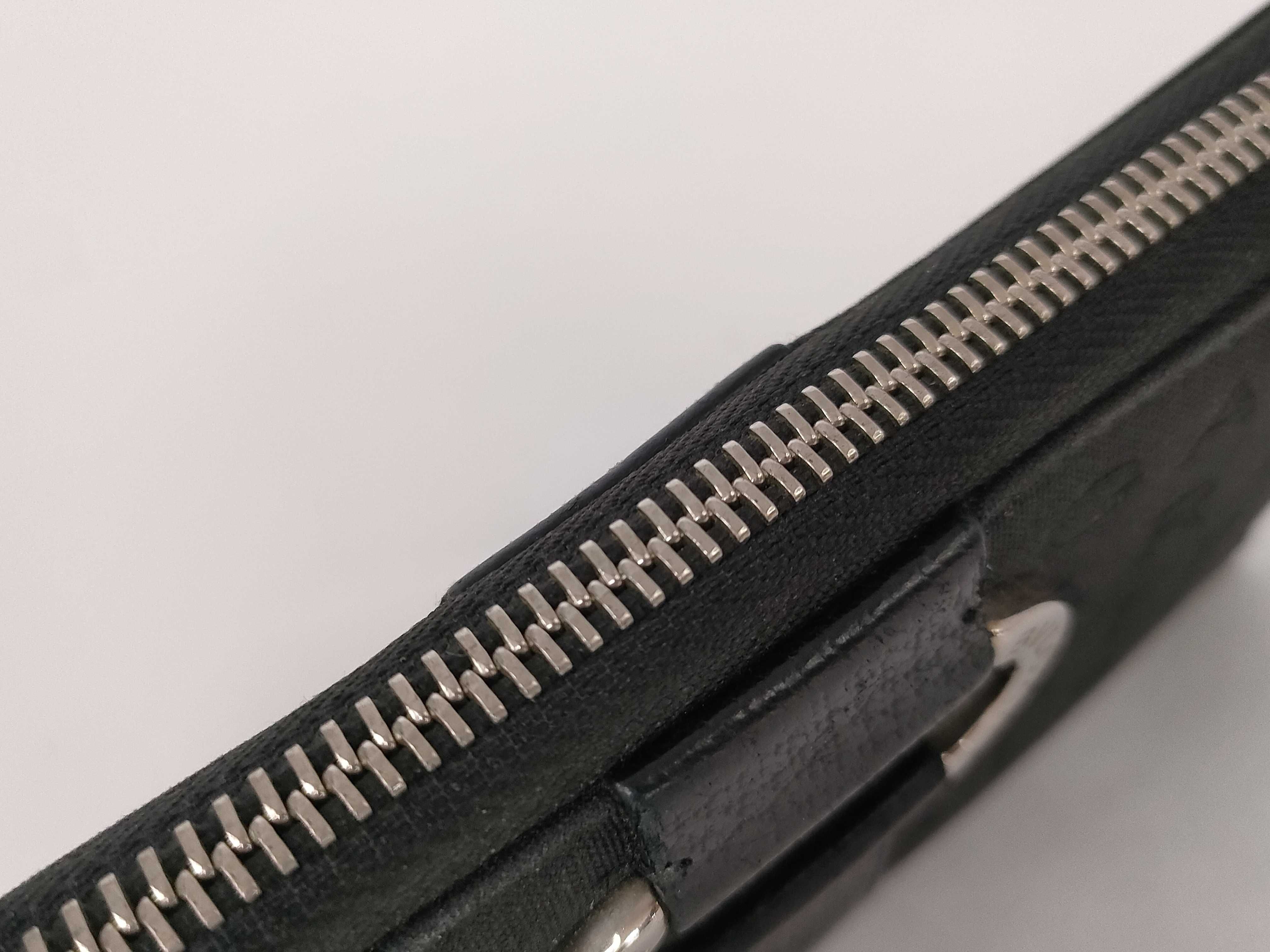 Logo Mania Round Zipper Long Wallet — view 7