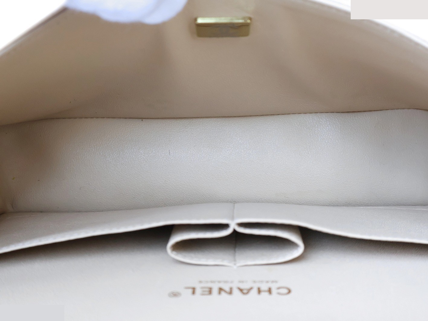 Caviar leather Matelassé 25 Double flap Double chain shoulder bag, beige — view 12