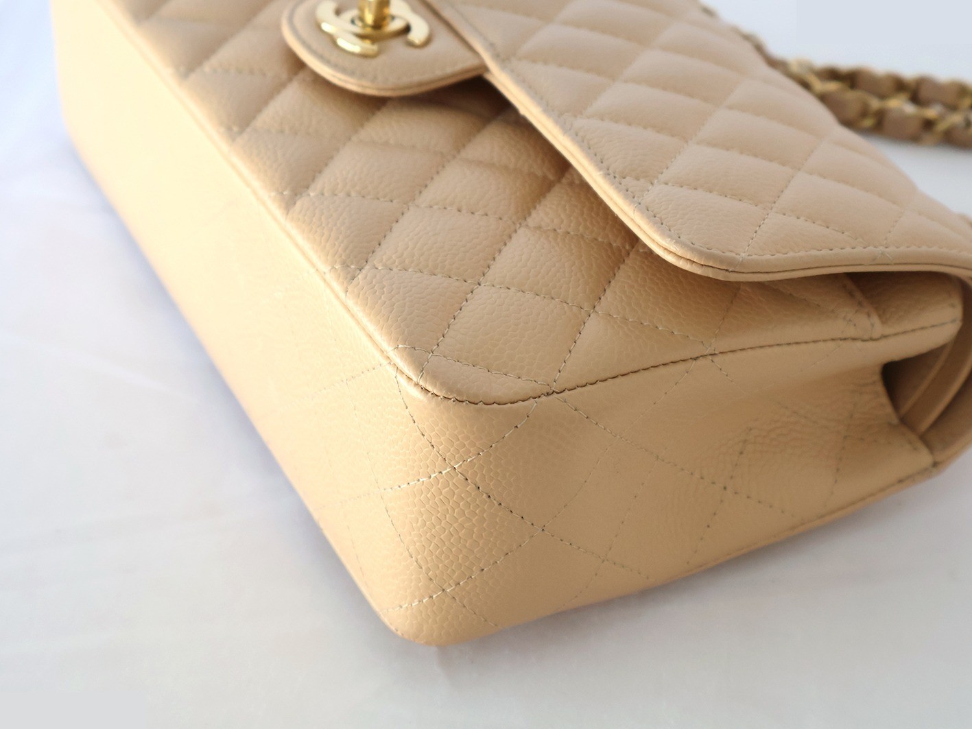 Caviar leather Matelassé 25 Double flap Double chain shoulder bag, beige — view 4