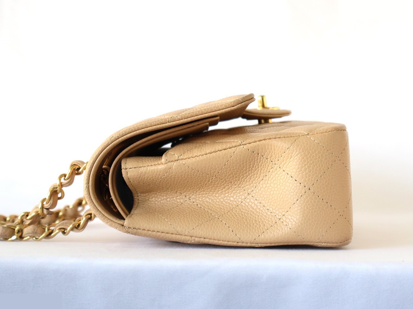 Caviar leather Matelassé 25 Double flap Double chain shoulder bag, beige — view 7