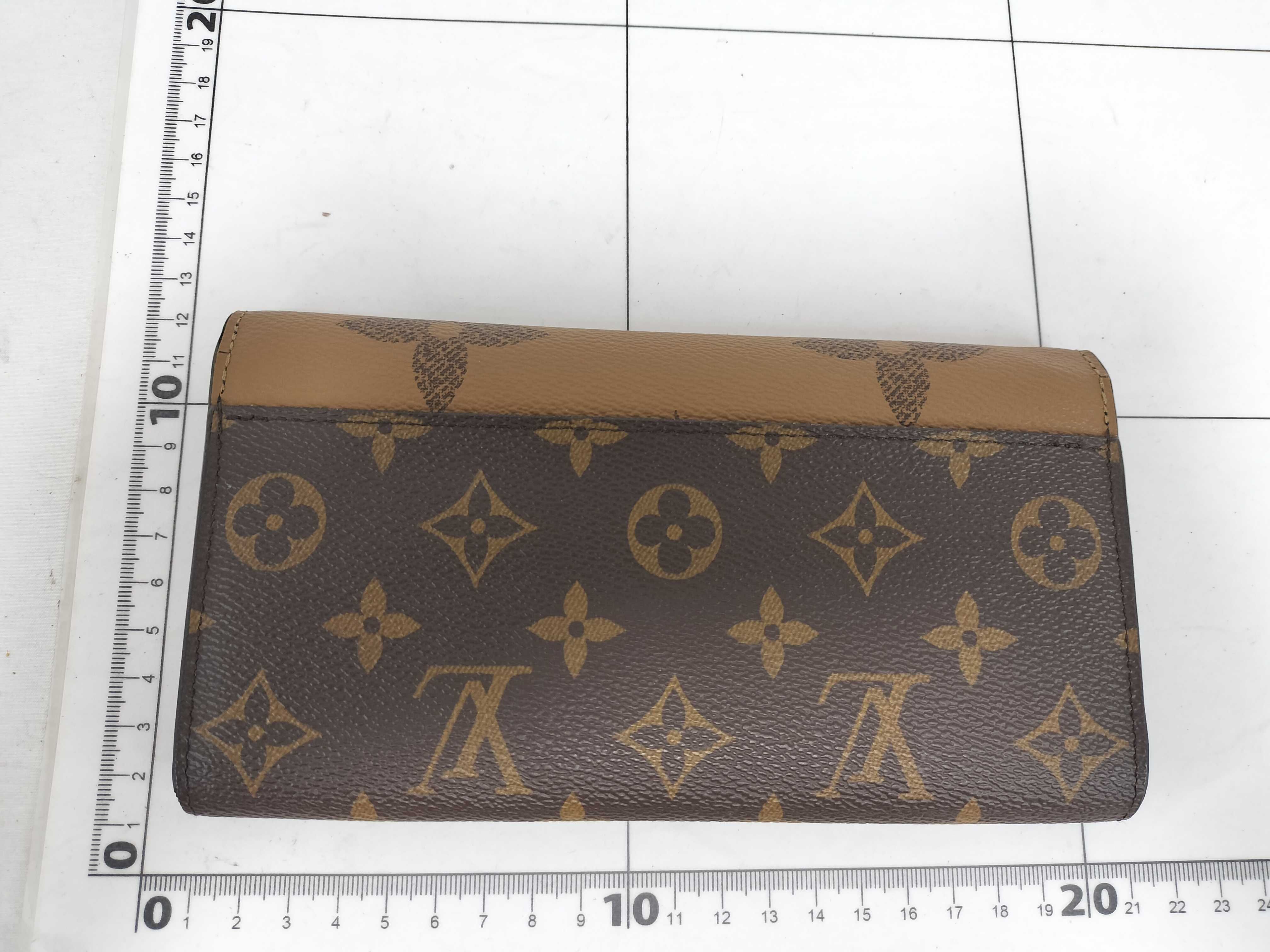Monogram Wallet Portefeuille Sarah Monogram Wallet — view 2
