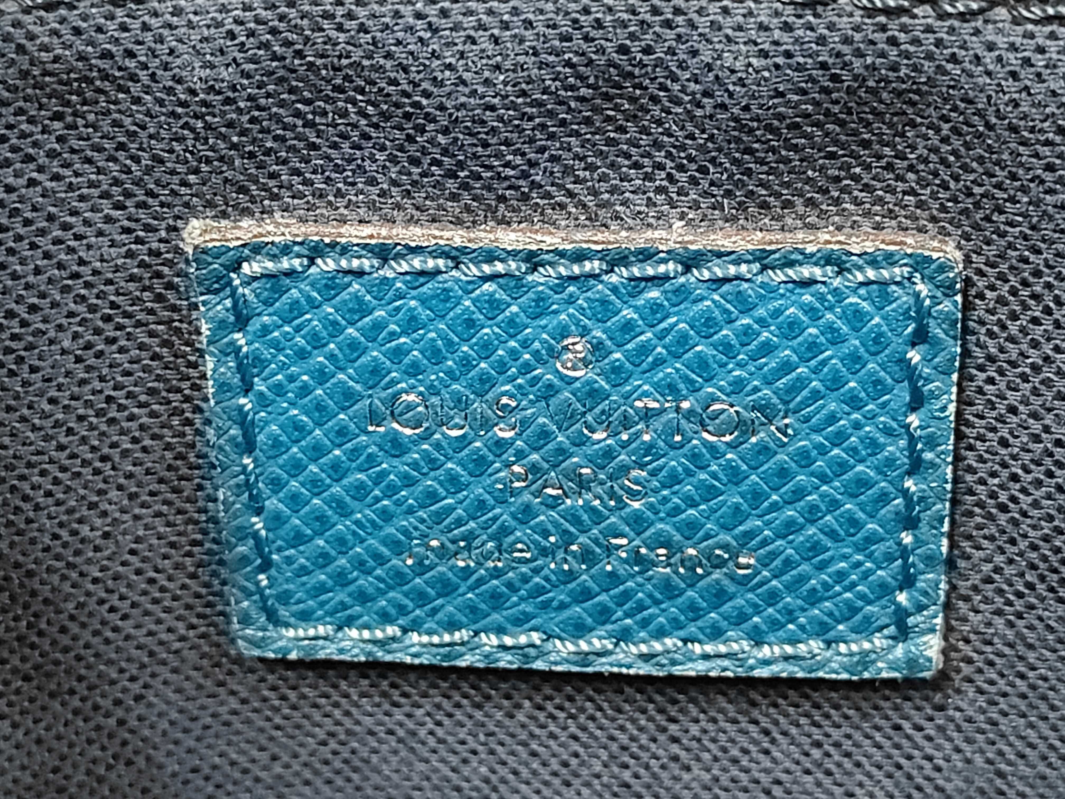 Taiga Roman PM M32823 Shoulder Bag — view 9