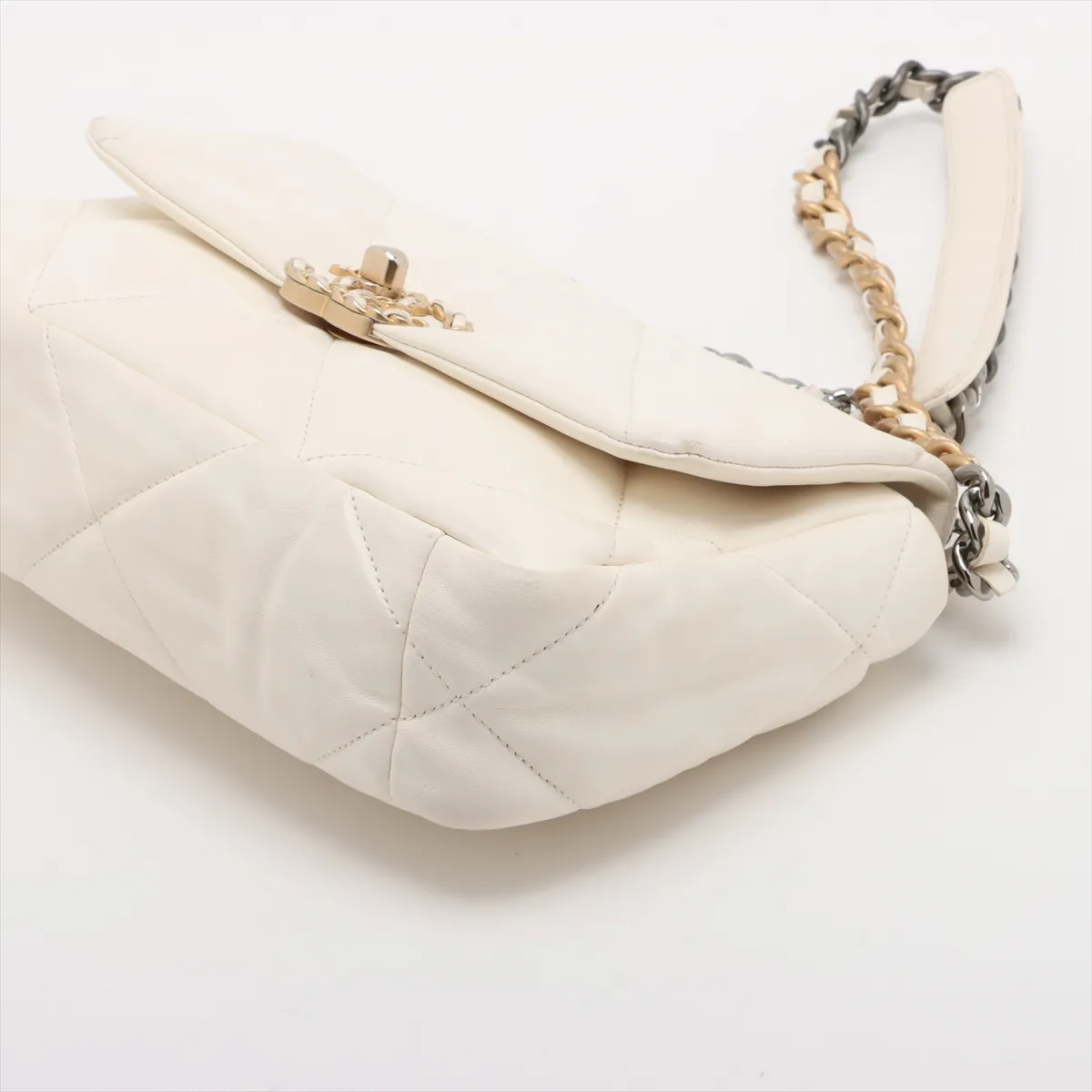 19 Lambskin Chain Shoulder Bag White Gold x Silver Hardware U3041680 Random Plate AS1160 — view 3