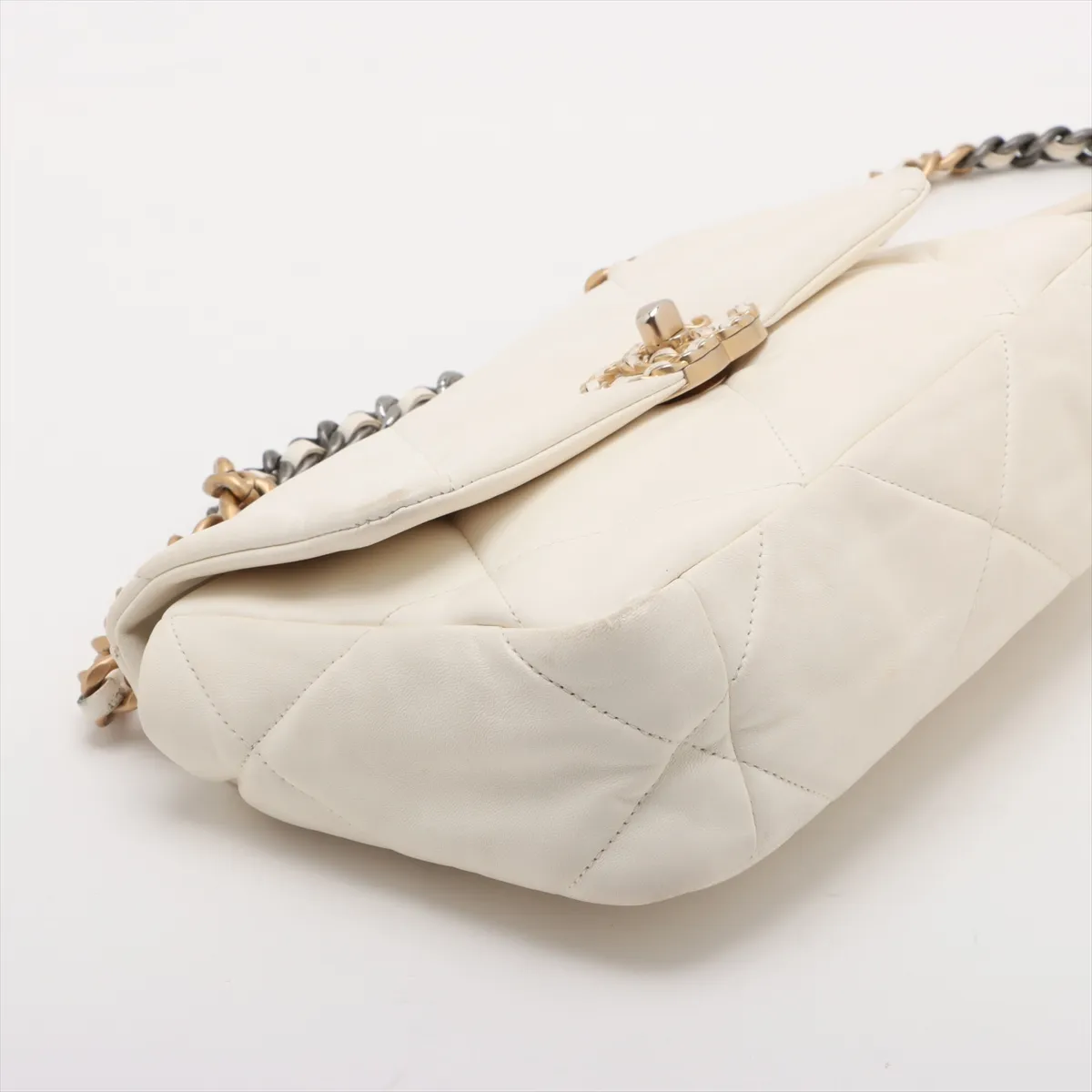 19 Lambskin Chain Shoulder Bag White Gold x Silver Hardware U3041680 Random Plate AS1160 — view 4