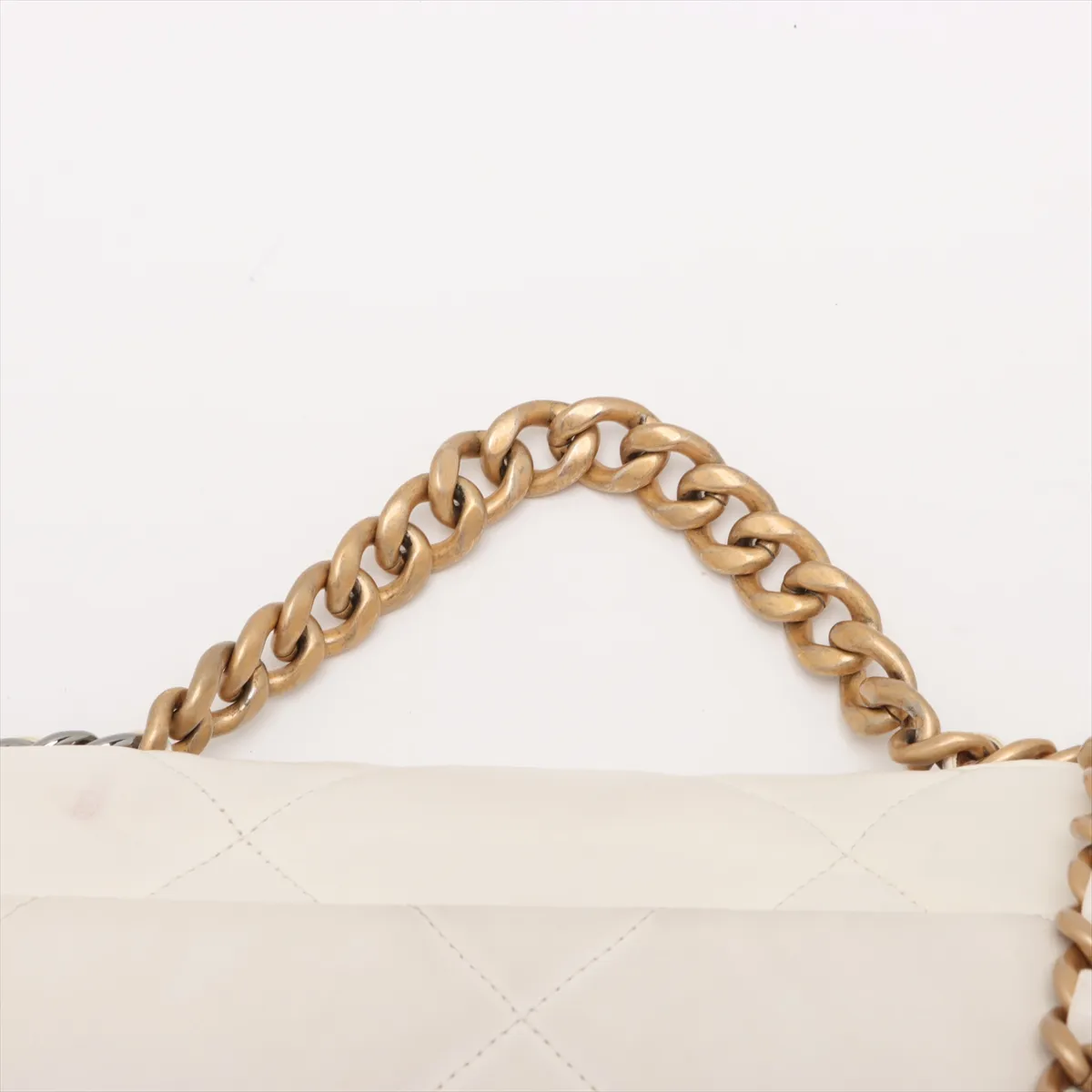 19 Lambskin Chain Shoulder Bag White Gold x Silver Hardware U3041680 Random Plate AS1160 — view 6