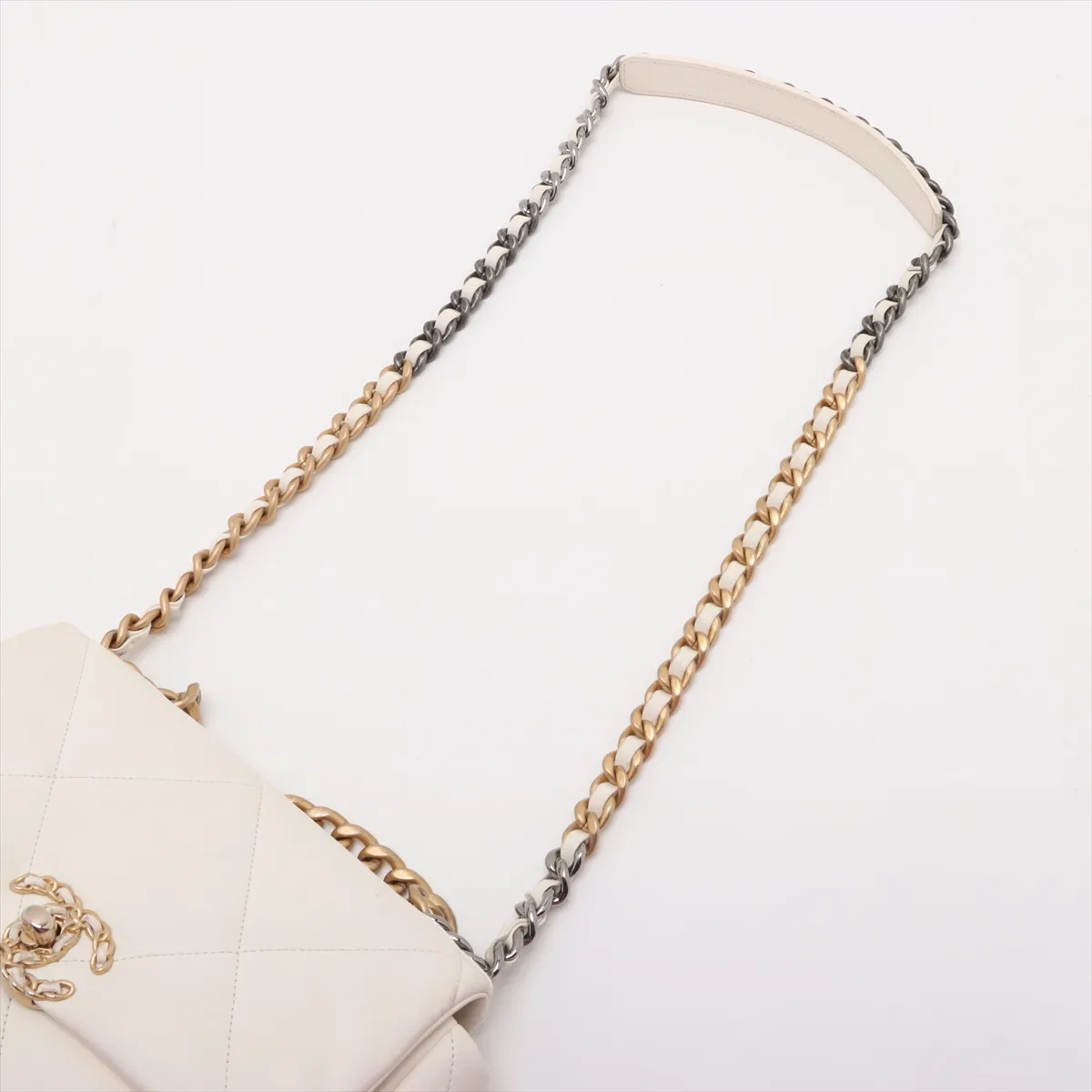 19 Lambskin Chain Shoulder Bag White Gold x Silver Hardware U3041680 Random Plate AS1160 — view 7