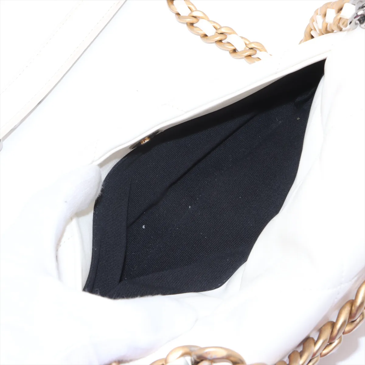 19 Lambskin Chain Shoulder Bag White Gold x Silver Hardware U3041680 Random Plate AS1160 — view 10