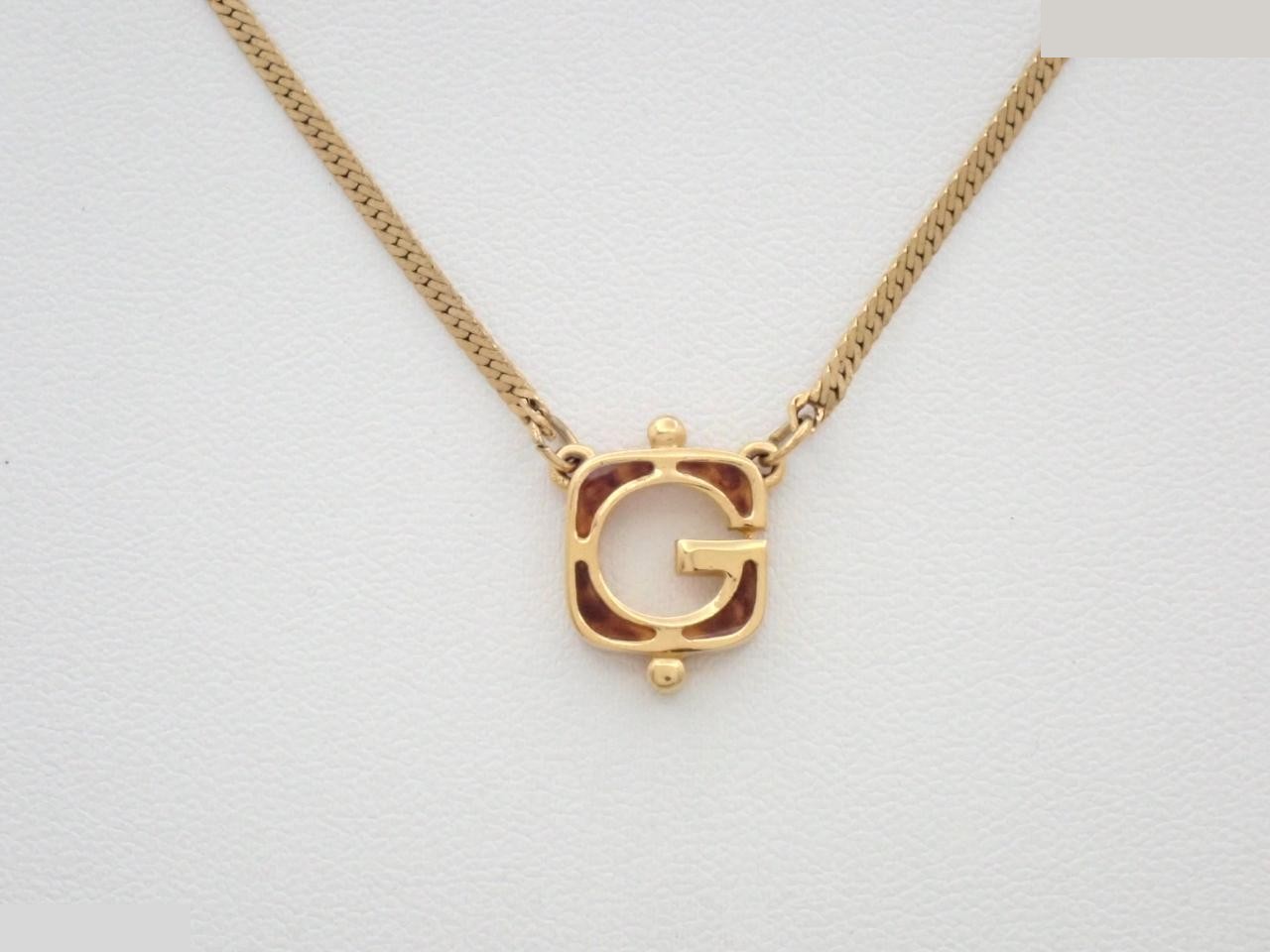 Necklace, neck circumference approximately 40 cm