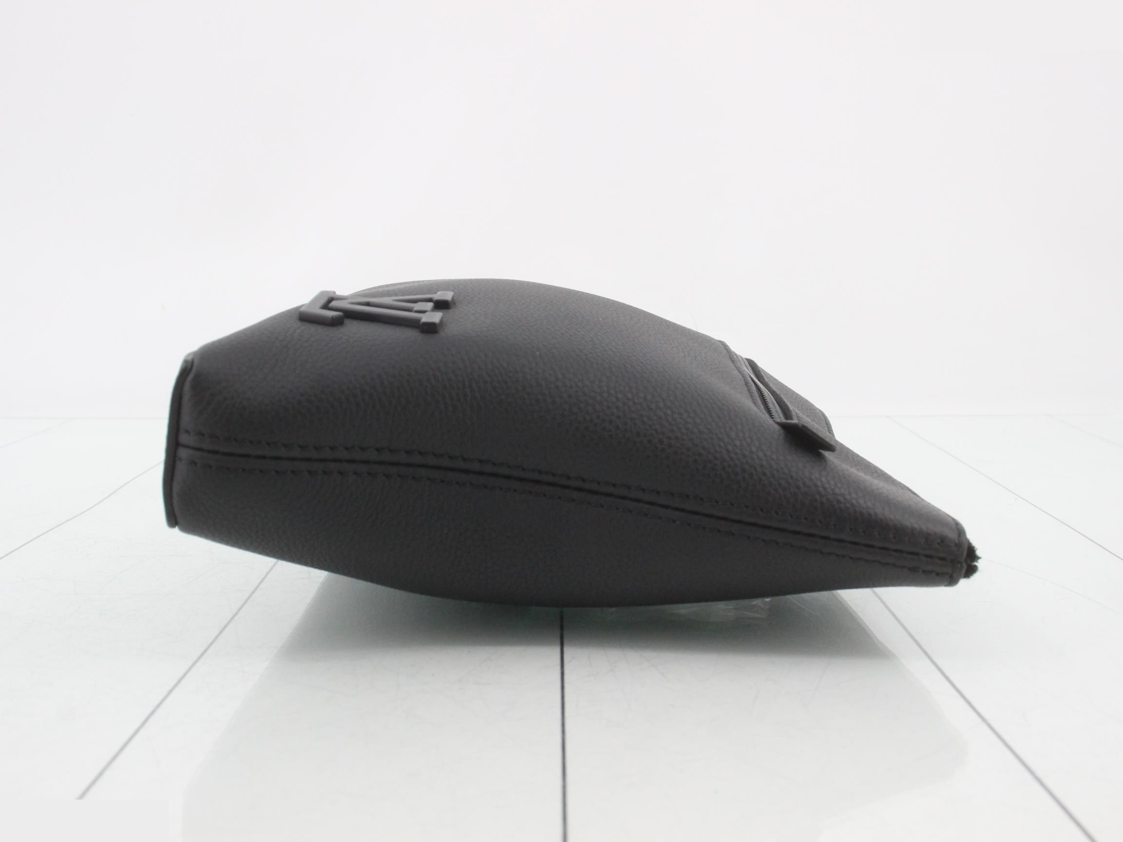 LV Aerogram Takeoff Pouch, Black — view 3