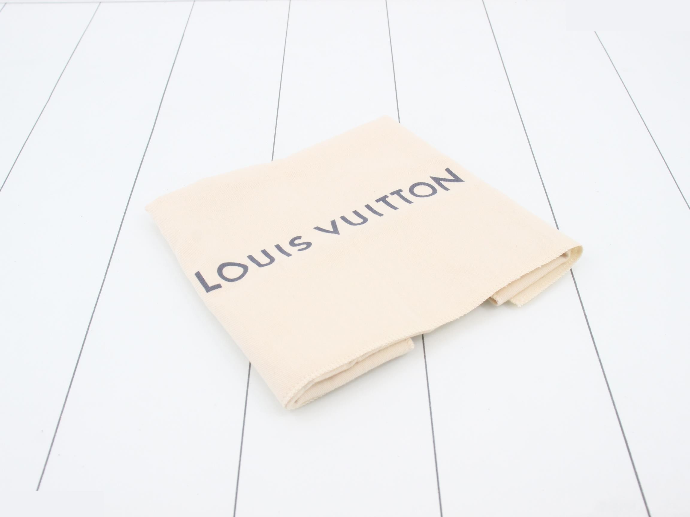 LV Aerogram Takeoff Pouch, Black — view 7