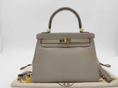 Kelly 25 in Veau Swift leather, Turtledove Grey, Gold hardware, C stamp, handbag
