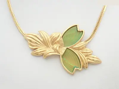 Other line: Precious metal necklaces and pendants, neck circumference approximately 40cm.