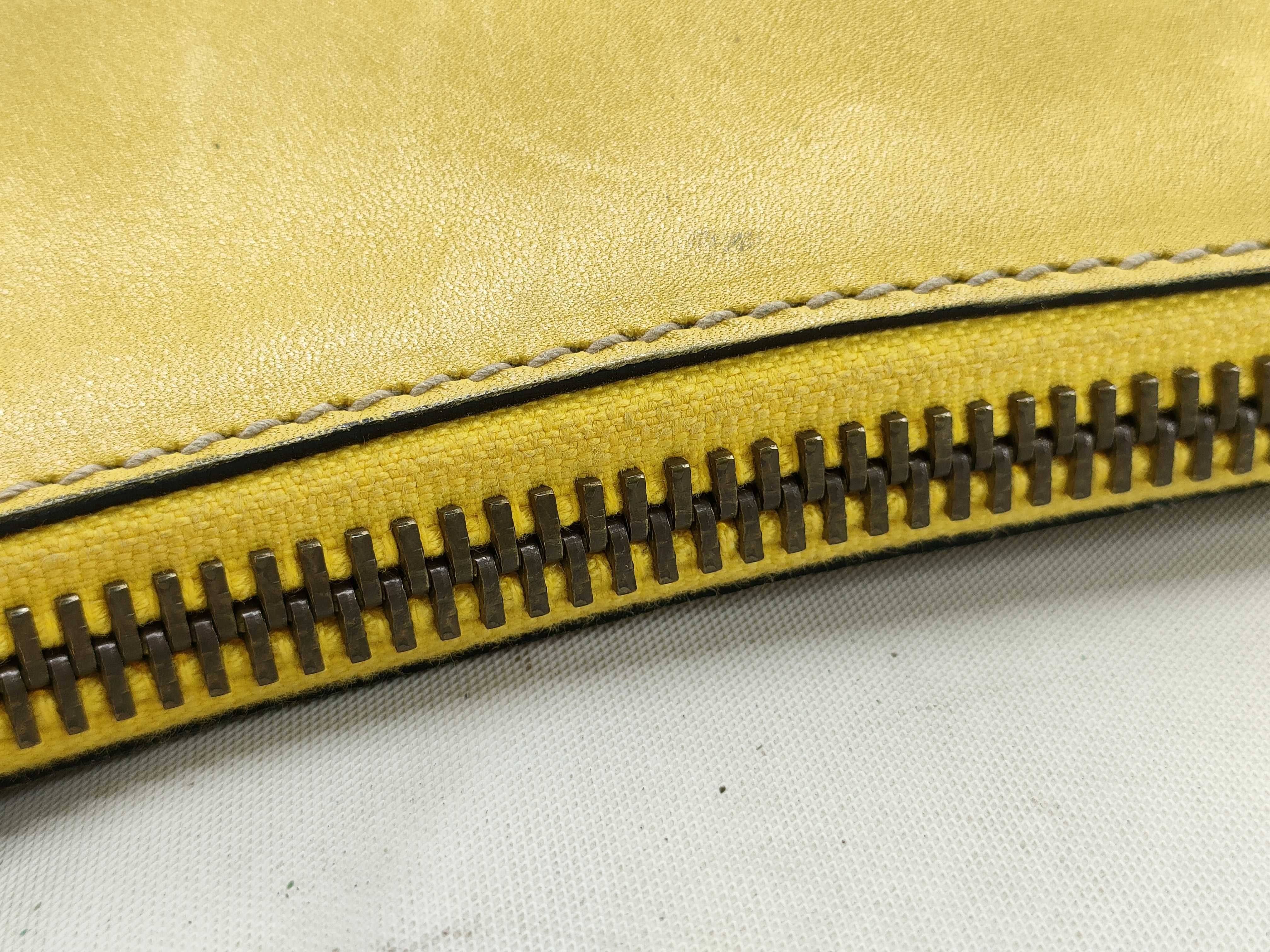 logo embossed leather chain shoulder bag white tag 7 shoulder bag — view 8
