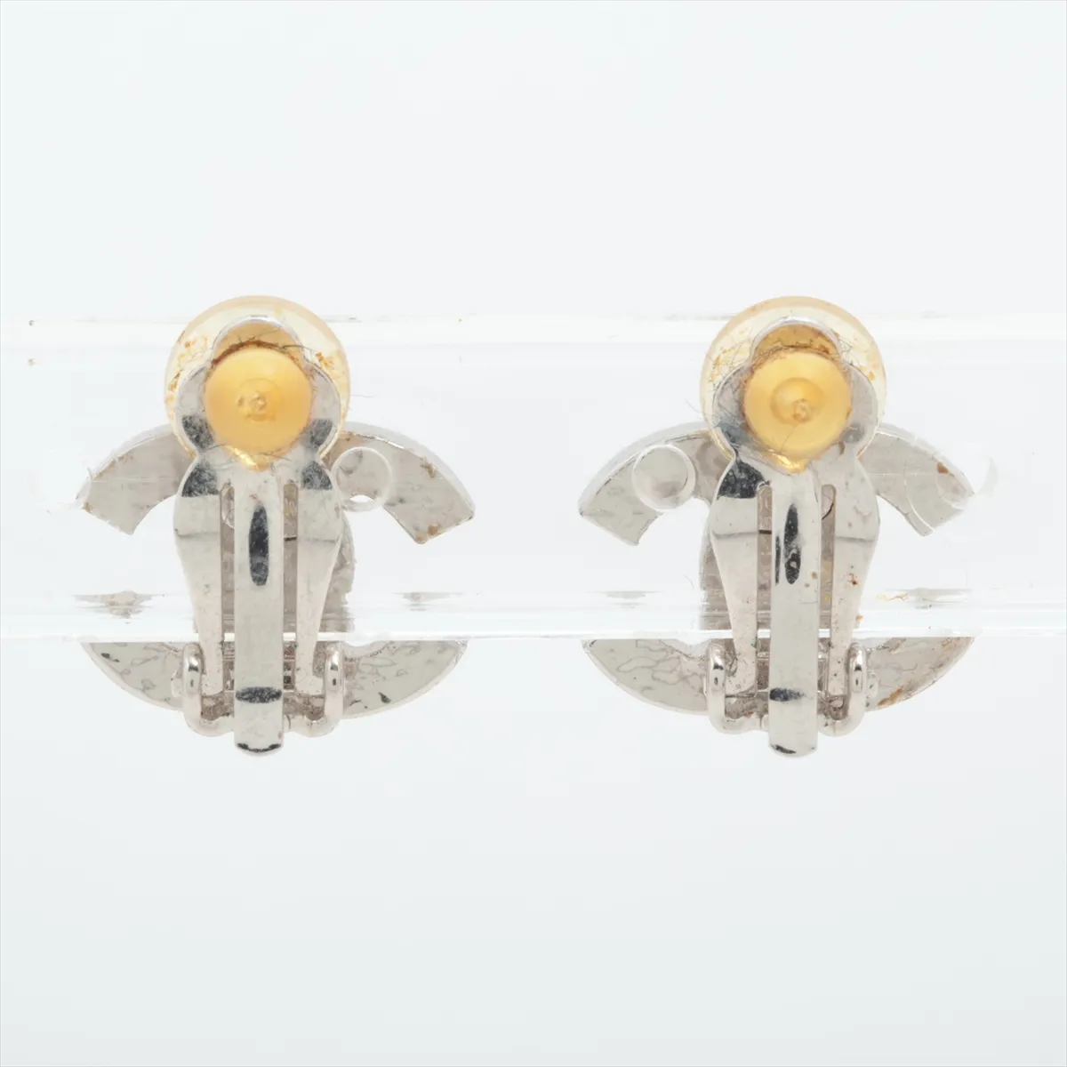 Coco Mark 05V Earrings (for both ears) Metal x Faux Pearl Silver. Shows wear, tarnishing, — view 2