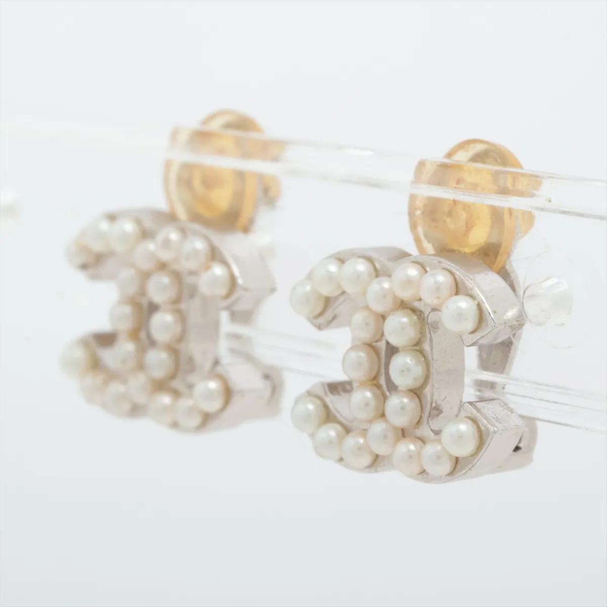 Coco Mark 05V Earrings (for both ears) Metal x Faux Pearl Silver. Shows wear, tarnishing, — view 3