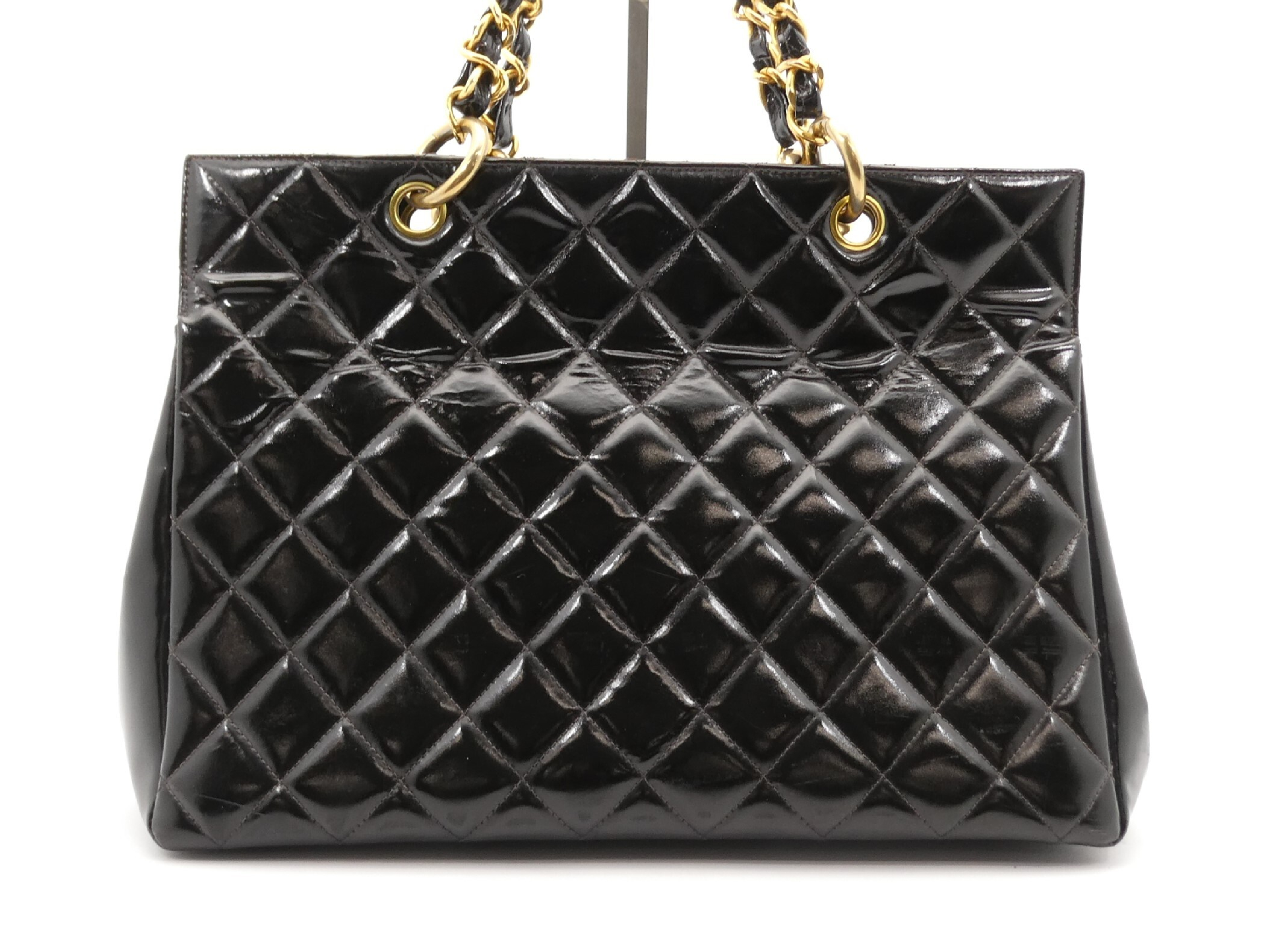 Matelassé Enamel Coco Mark Chain Tote Bag — view 2