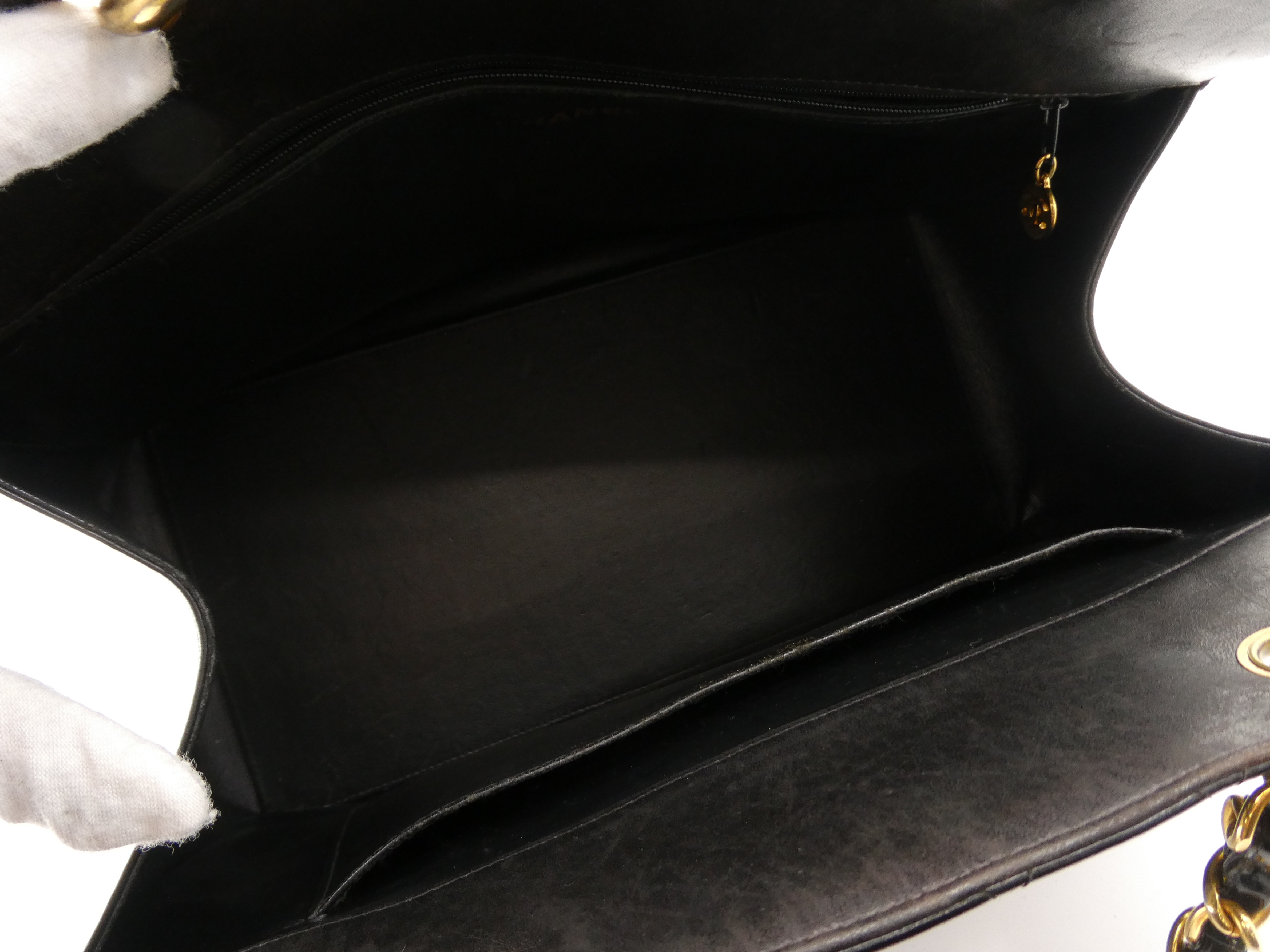 Matelassé Enamel Coco Mark Chain Tote Bag — view 7