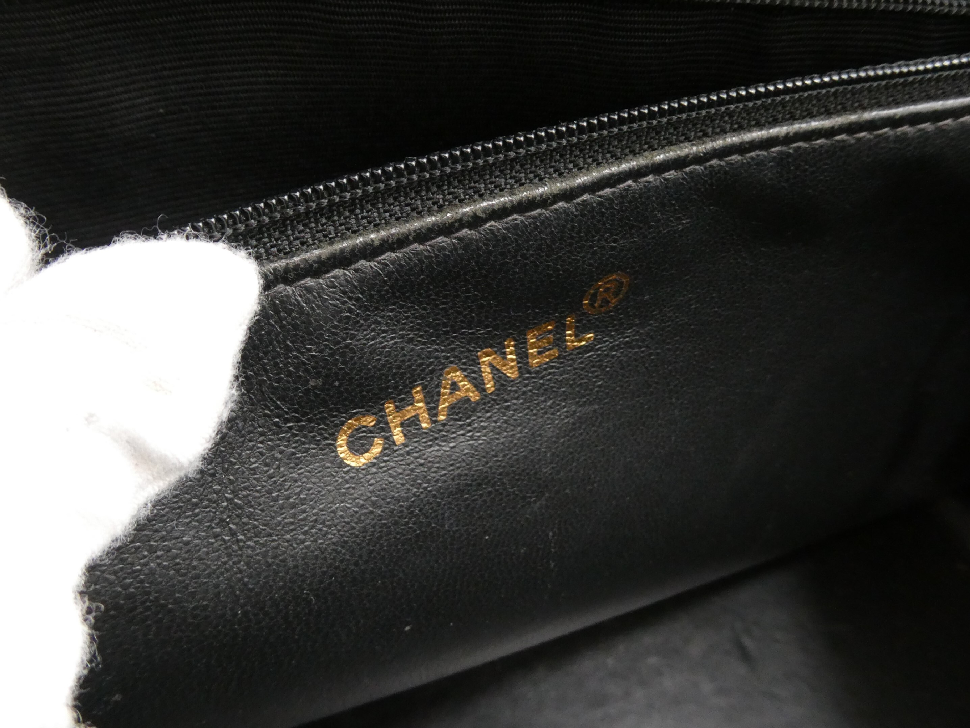 Matelassé Enamel Coco Mark Chain Tote Bag — view 8