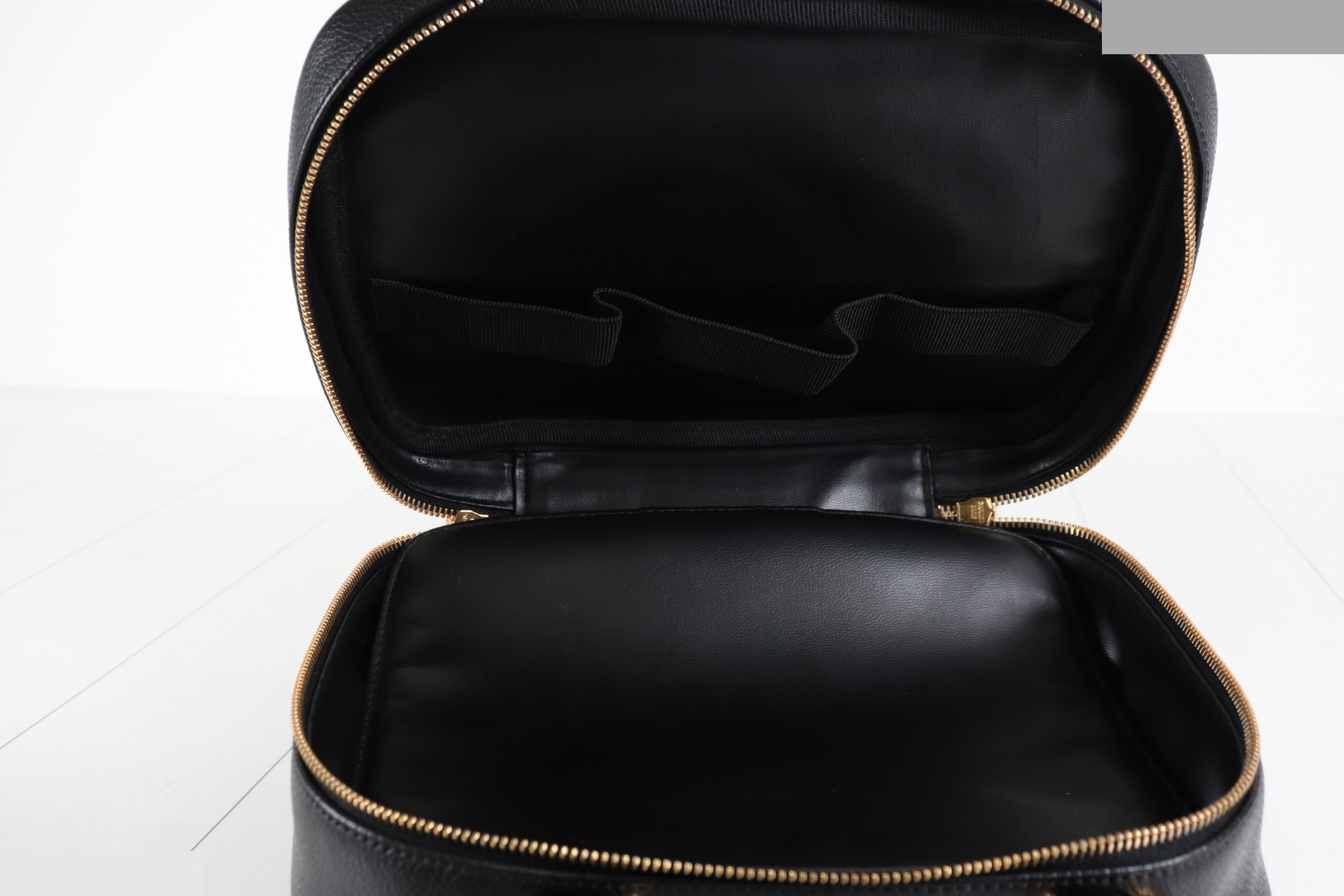 Caviar 2-Way Vanity Bag, Item No. 5 — view 9