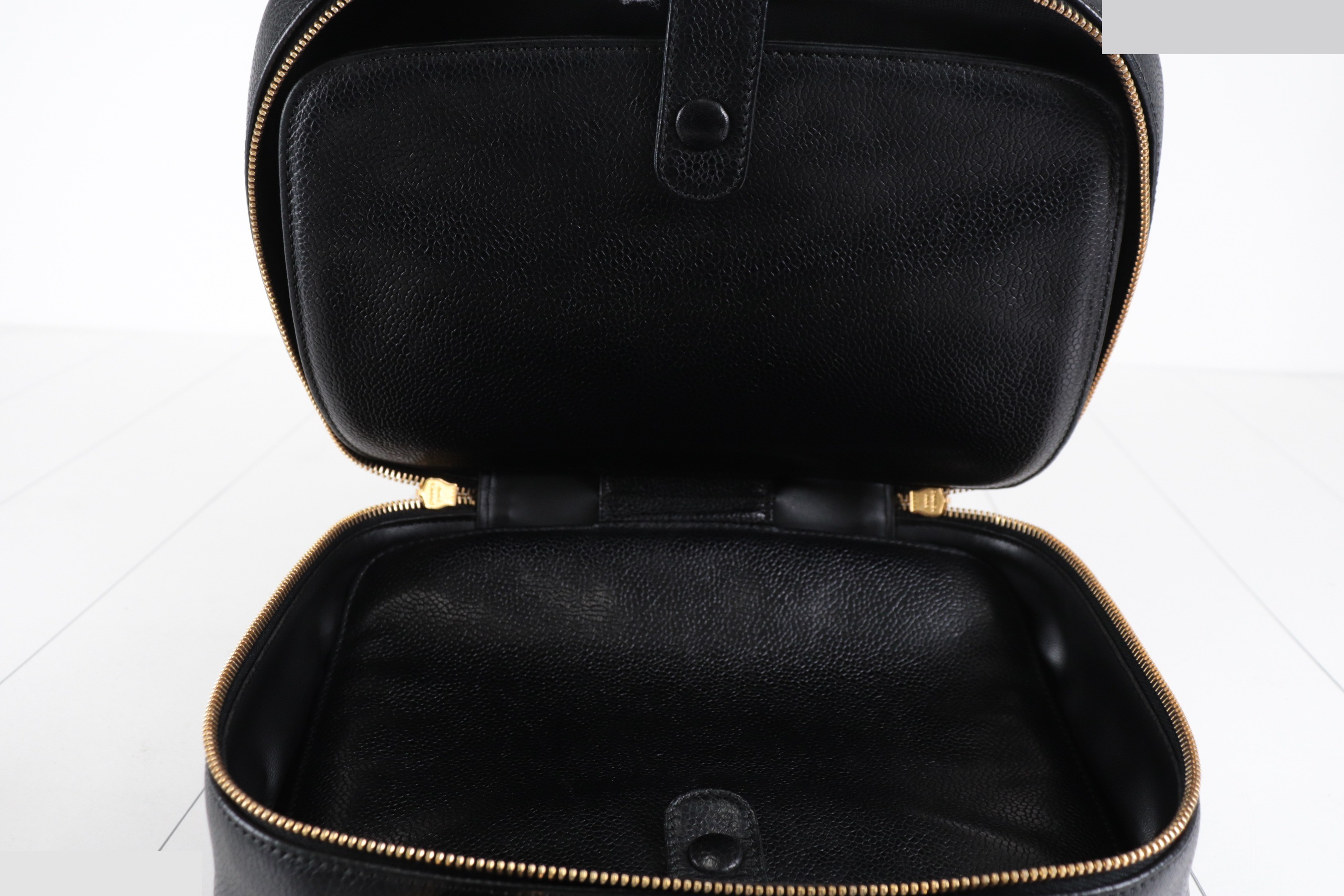 Caviar 2-Way Vanity Bag, Item No. 5 — view 10