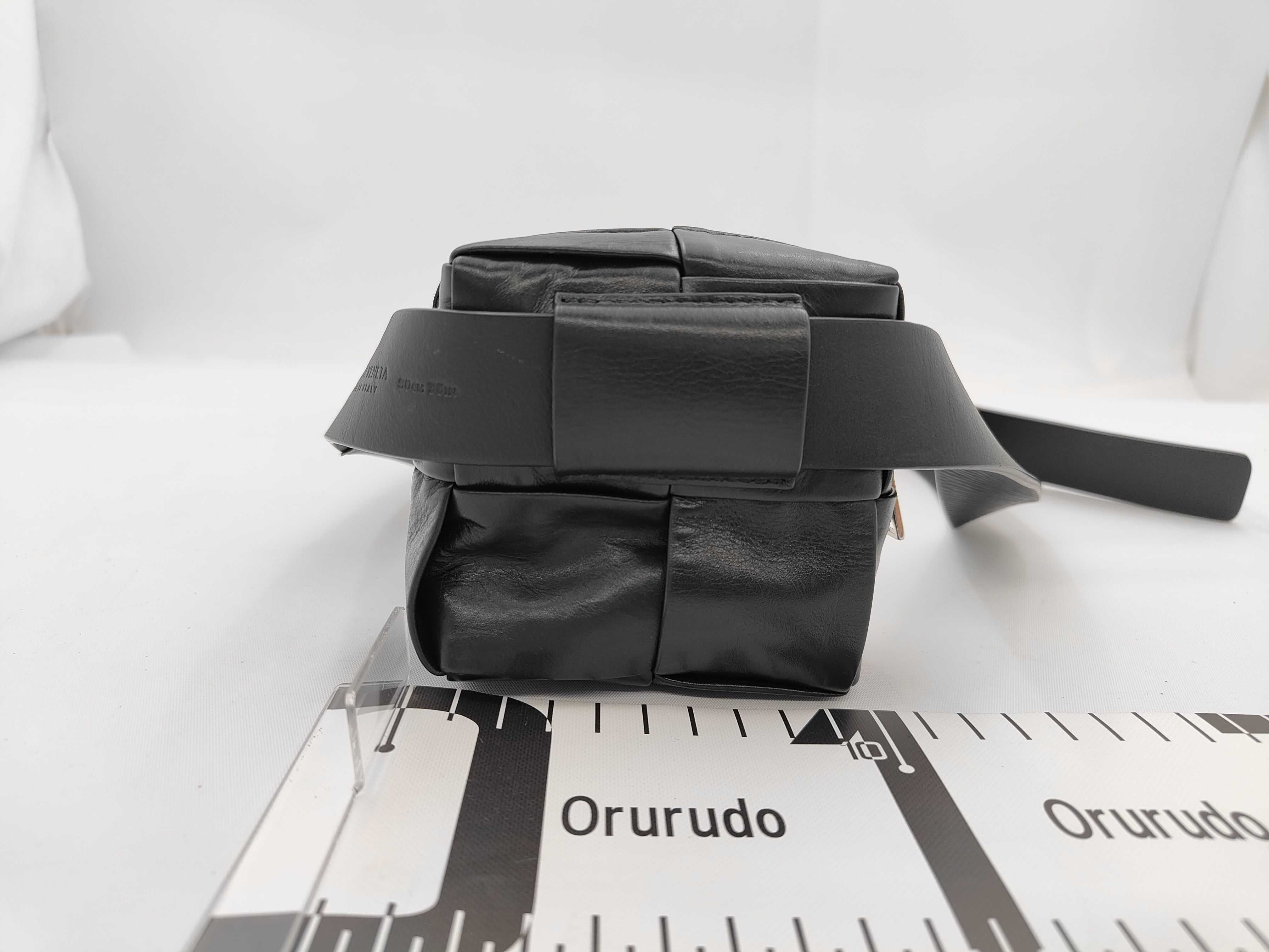 Maxi Intrecciato Cassette Waist Bag Mini Leather Waist Bag — view 2
