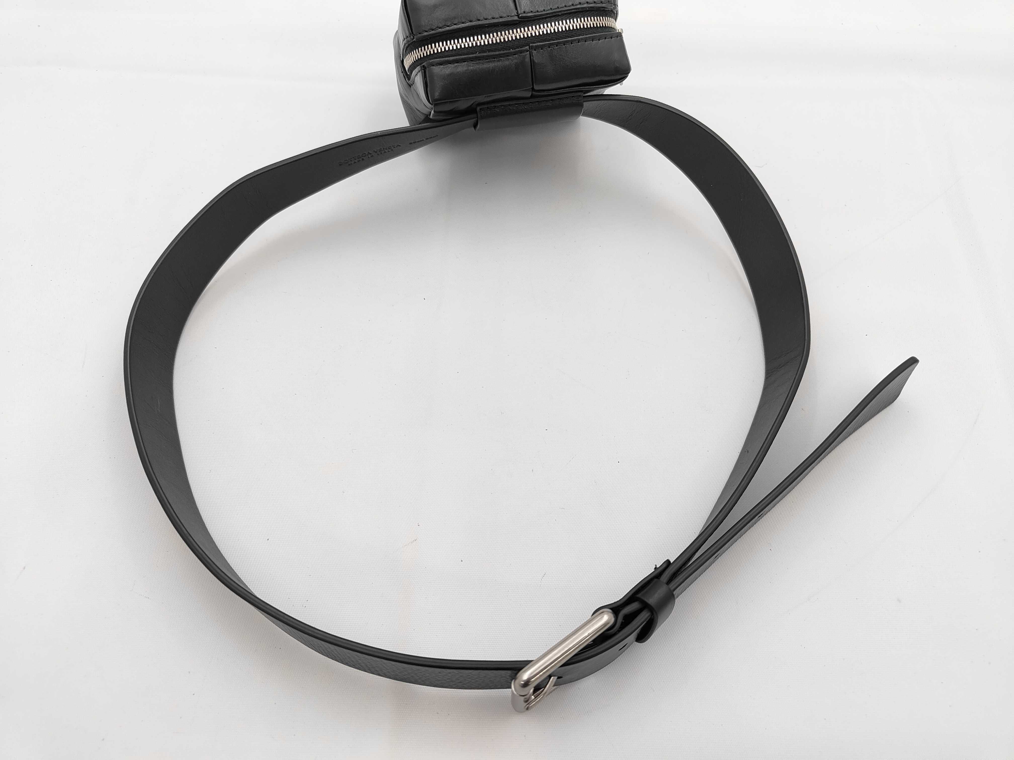 Maxi Intrecciato Cassette Waist Bag Mini Leather Waist Bag — view 3