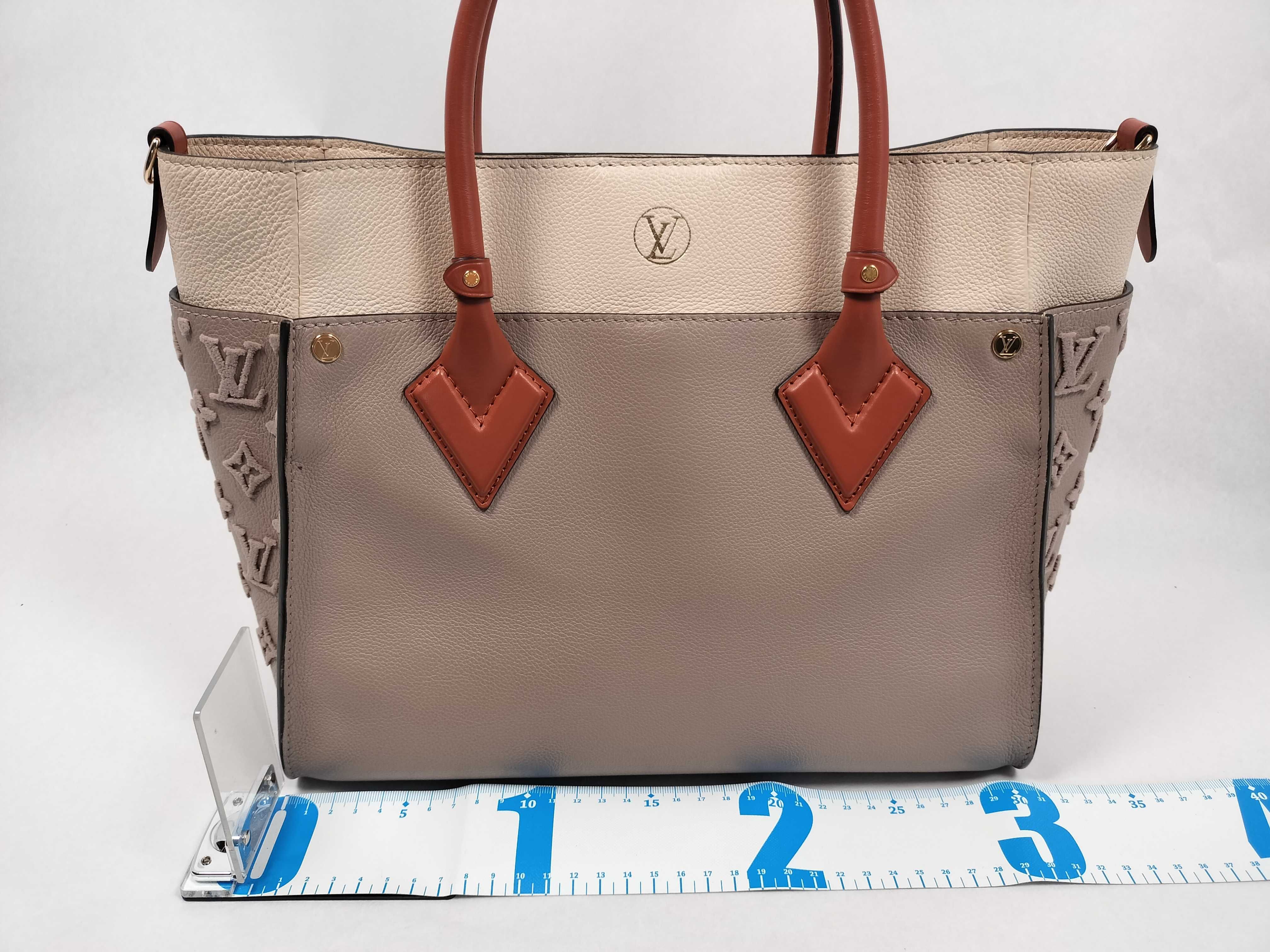 On My Side MM M53825 Tote Bag — view 2