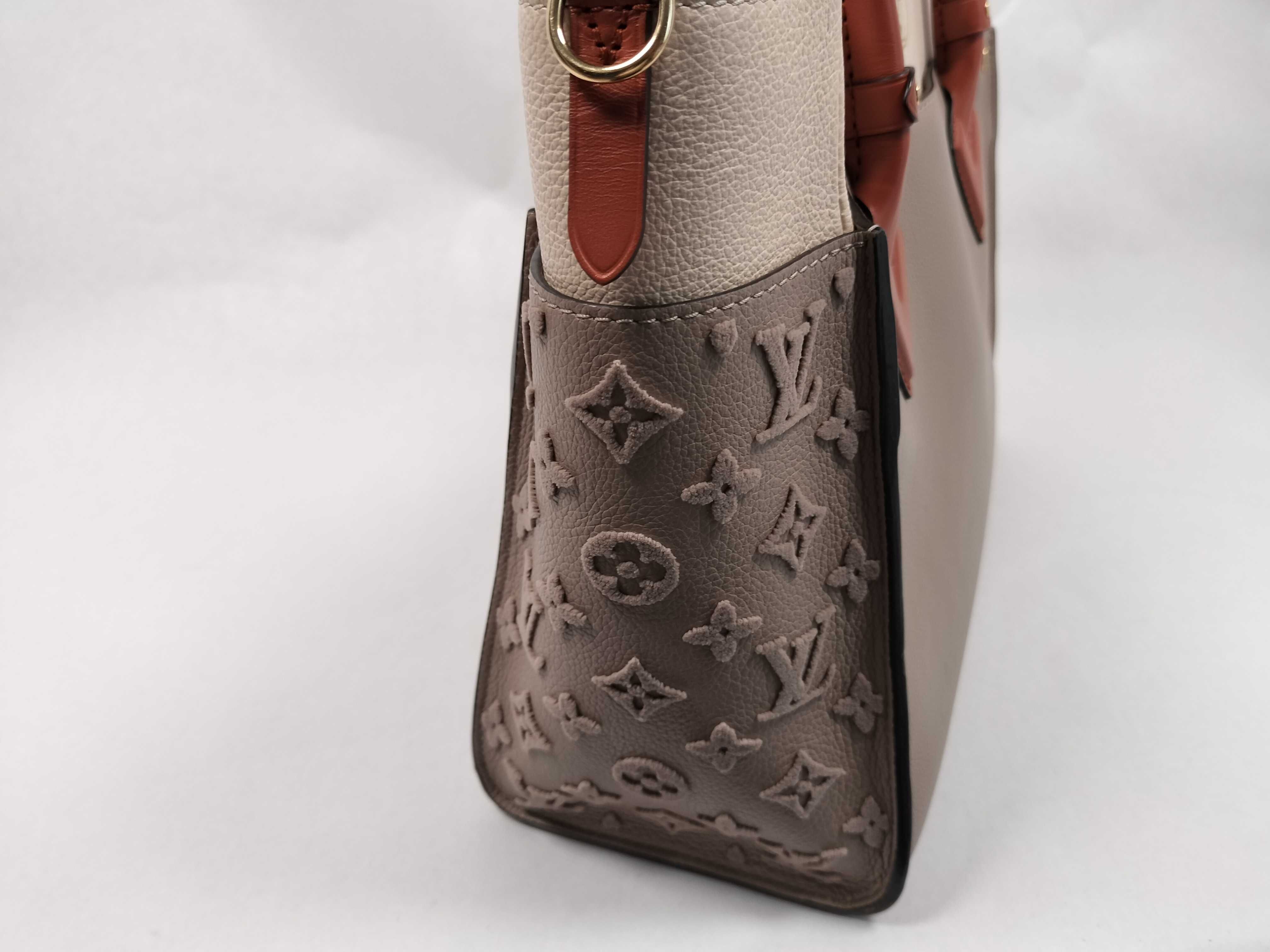 On My Side MM M53825 Tote Bag — view 15