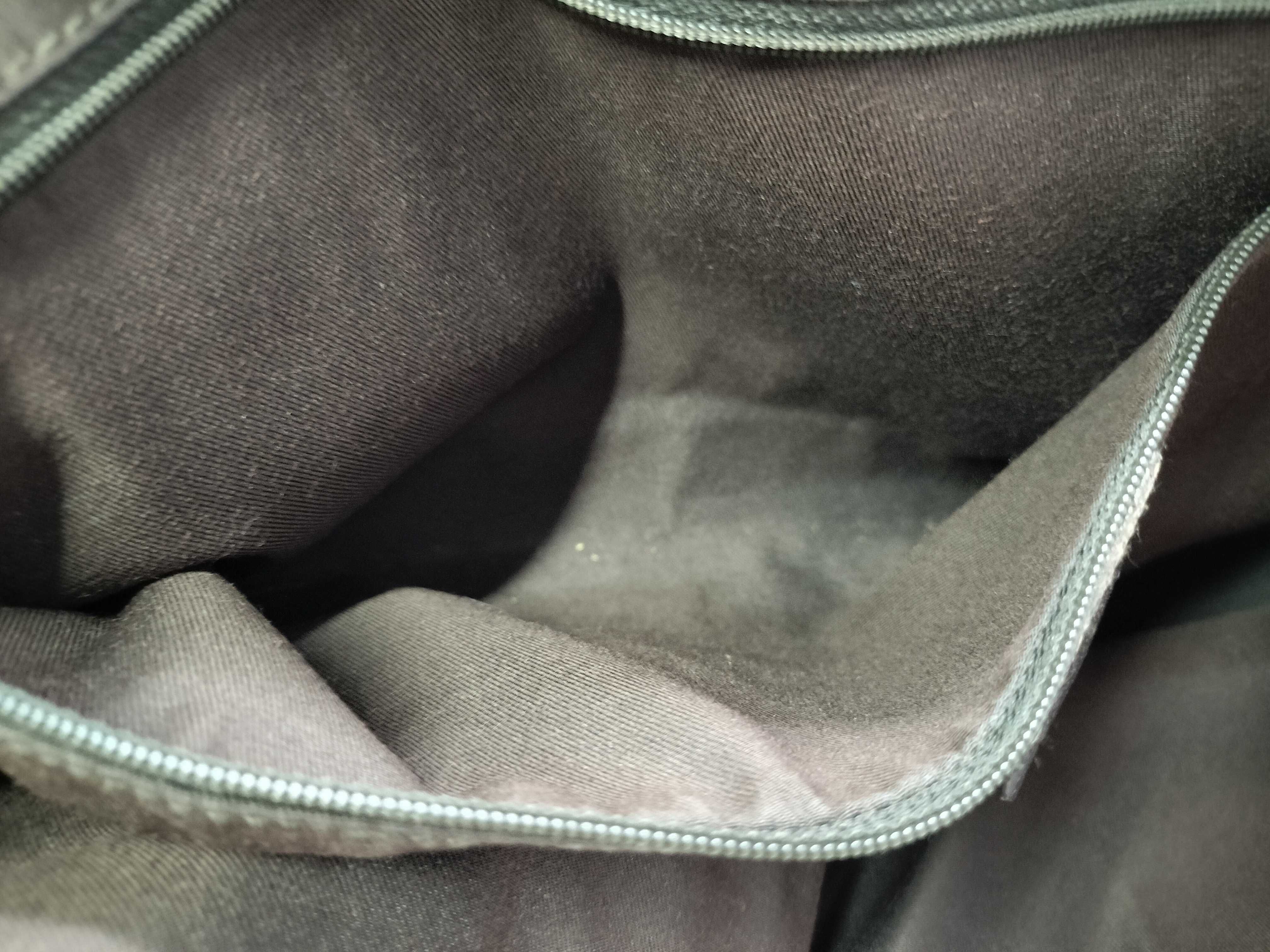 GG Canvas Gucci Tote Bag — view 10