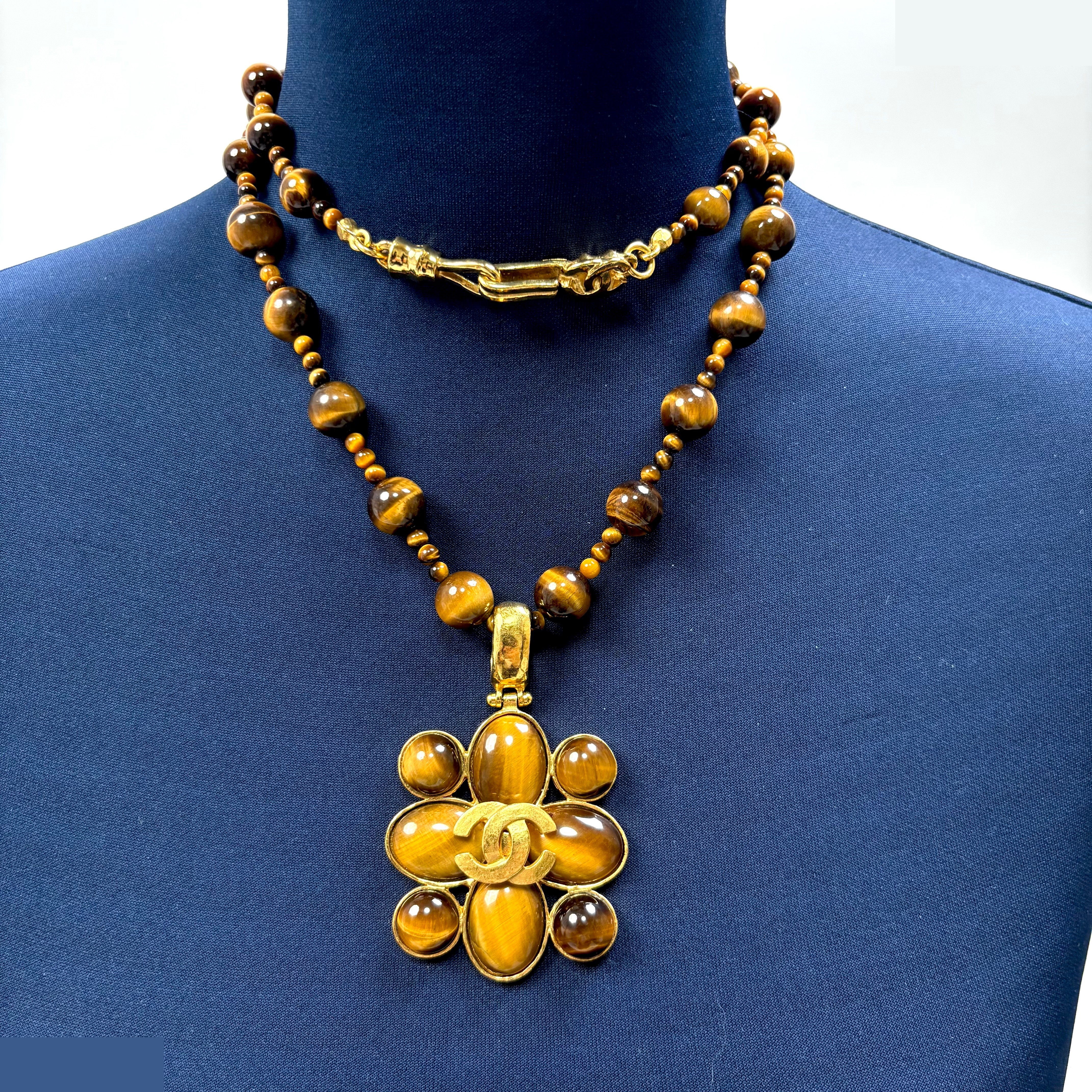 Tiger's Eye (precious metal) necklace pendant, chain approximately 80cm long. — view 2