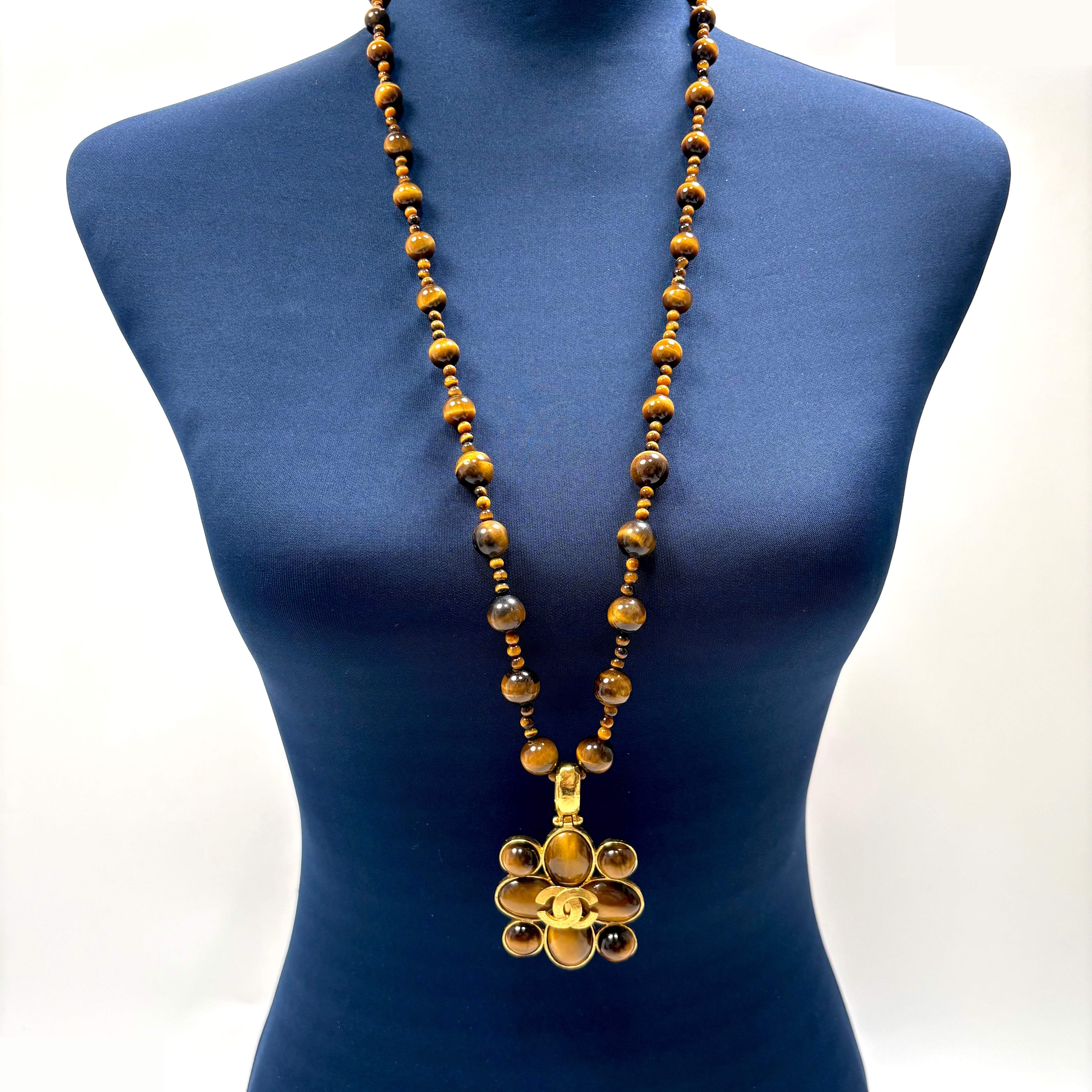 Tiger's Eye (precious metal) necklace pendant, chain approximately 80cm long. — view 3
