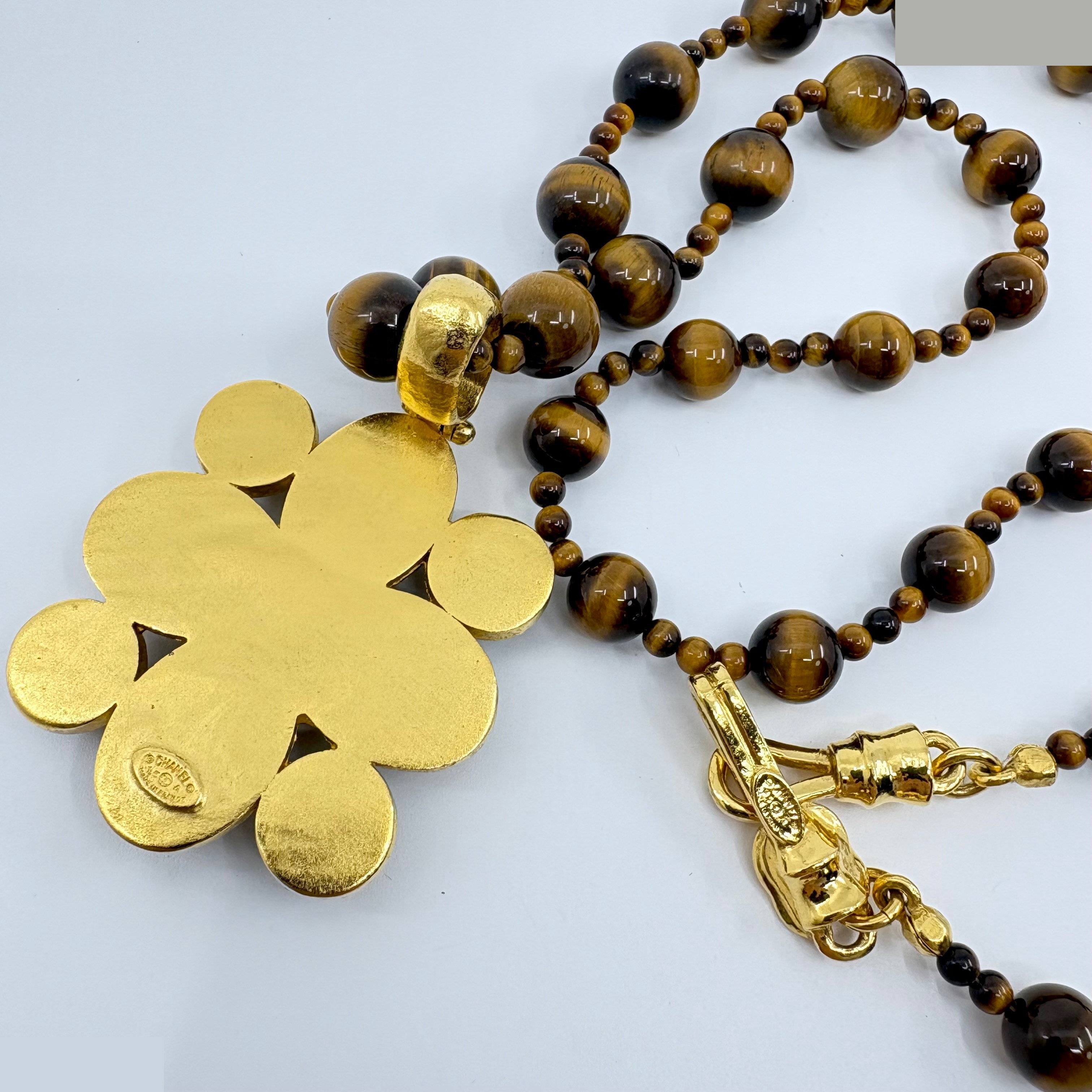 Tiger's Eye (precious metal) necklace pendant, chain approximately 80cm long. — view 4