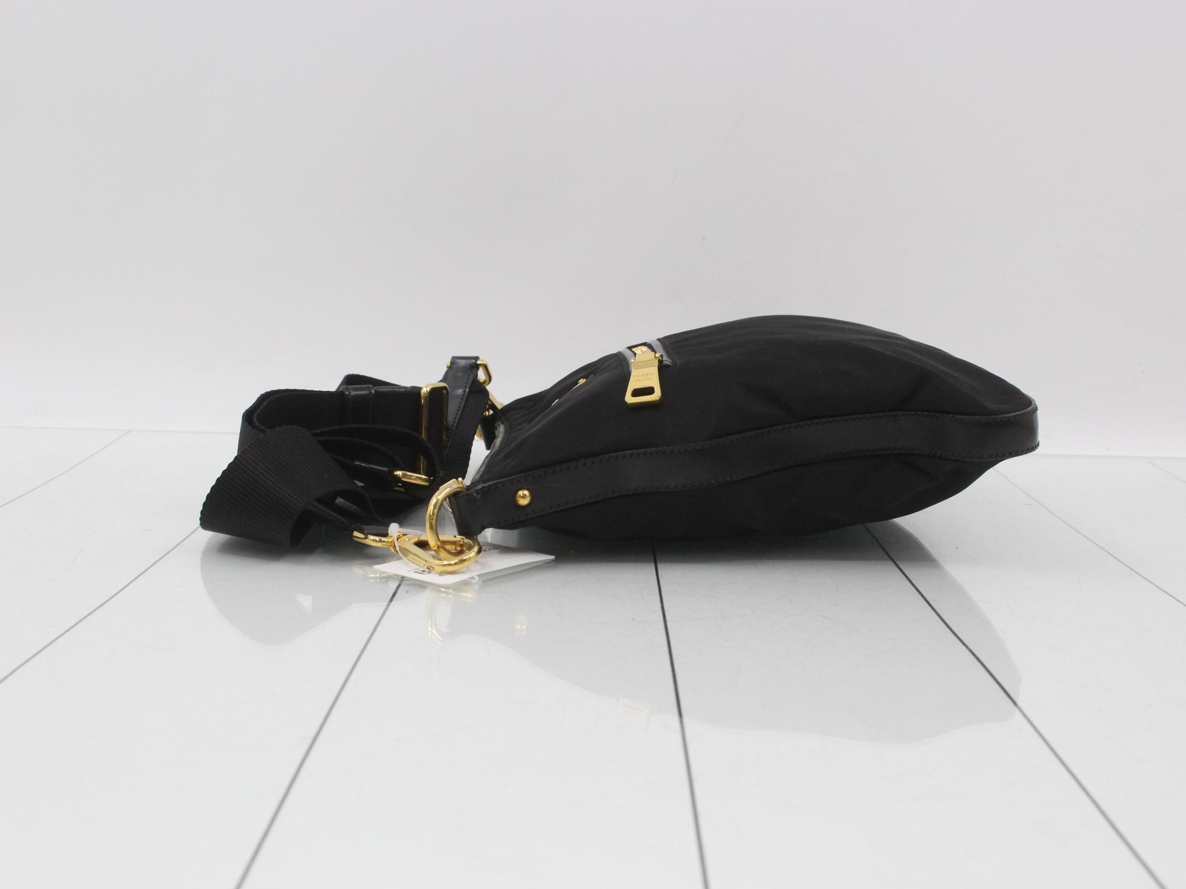 Triangle logo shoulder bag, nylon x leather — view 4