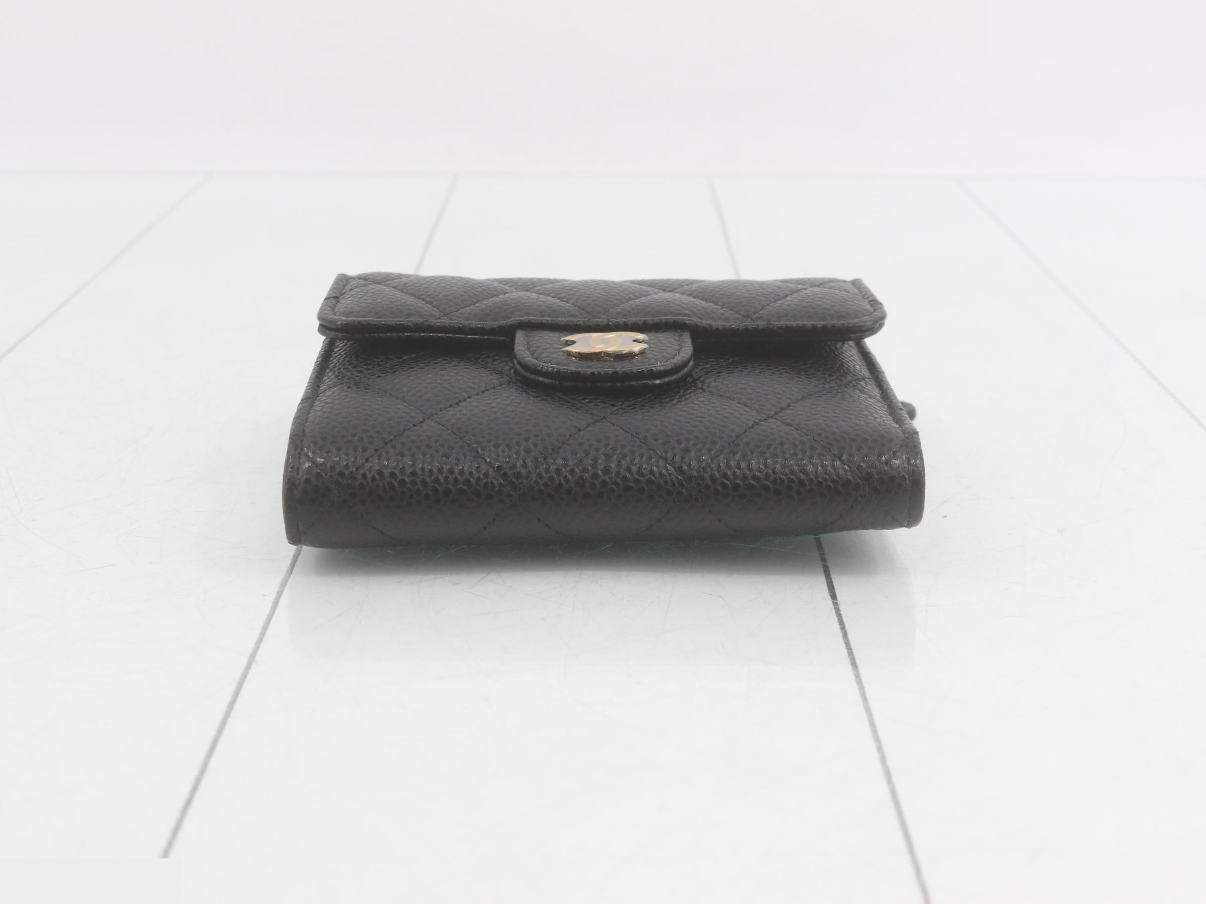 Matelassé Tri-fold Wallet, Caviar Leather, AP0231 — view 3