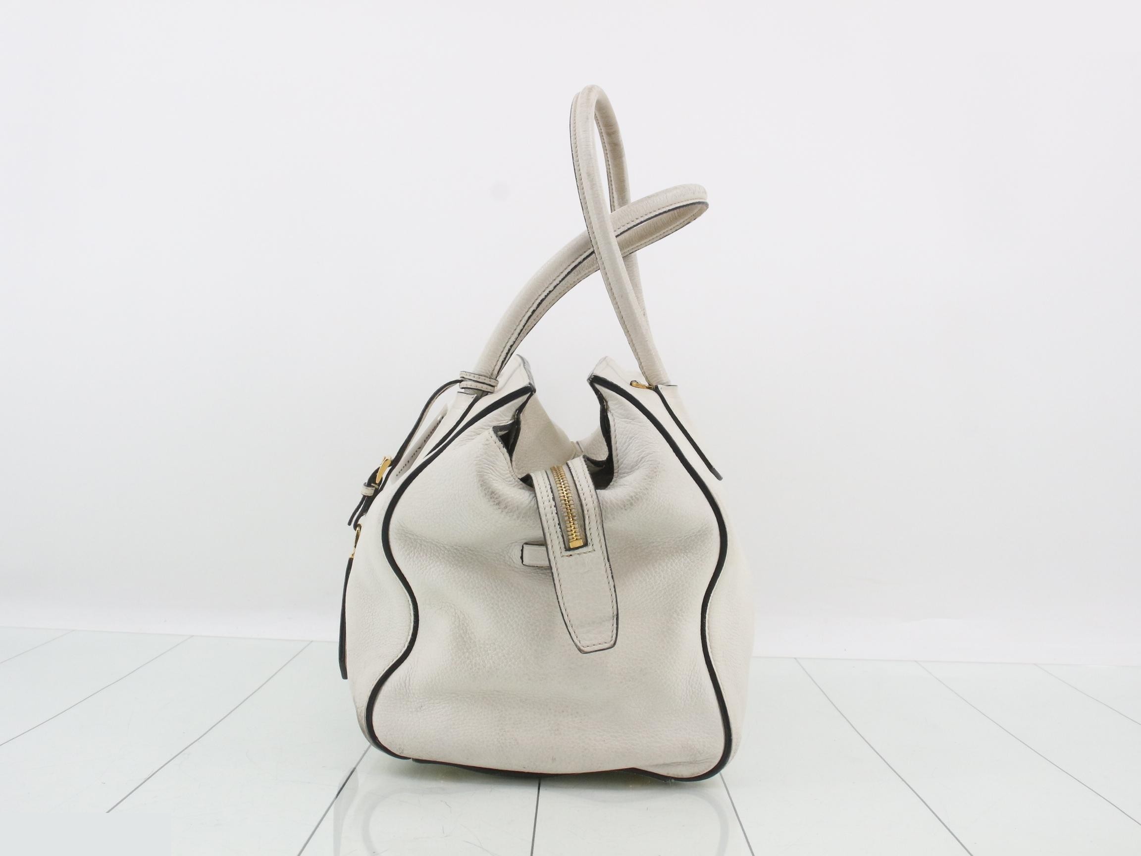 Leather handbag with triangular plate, white — view 3