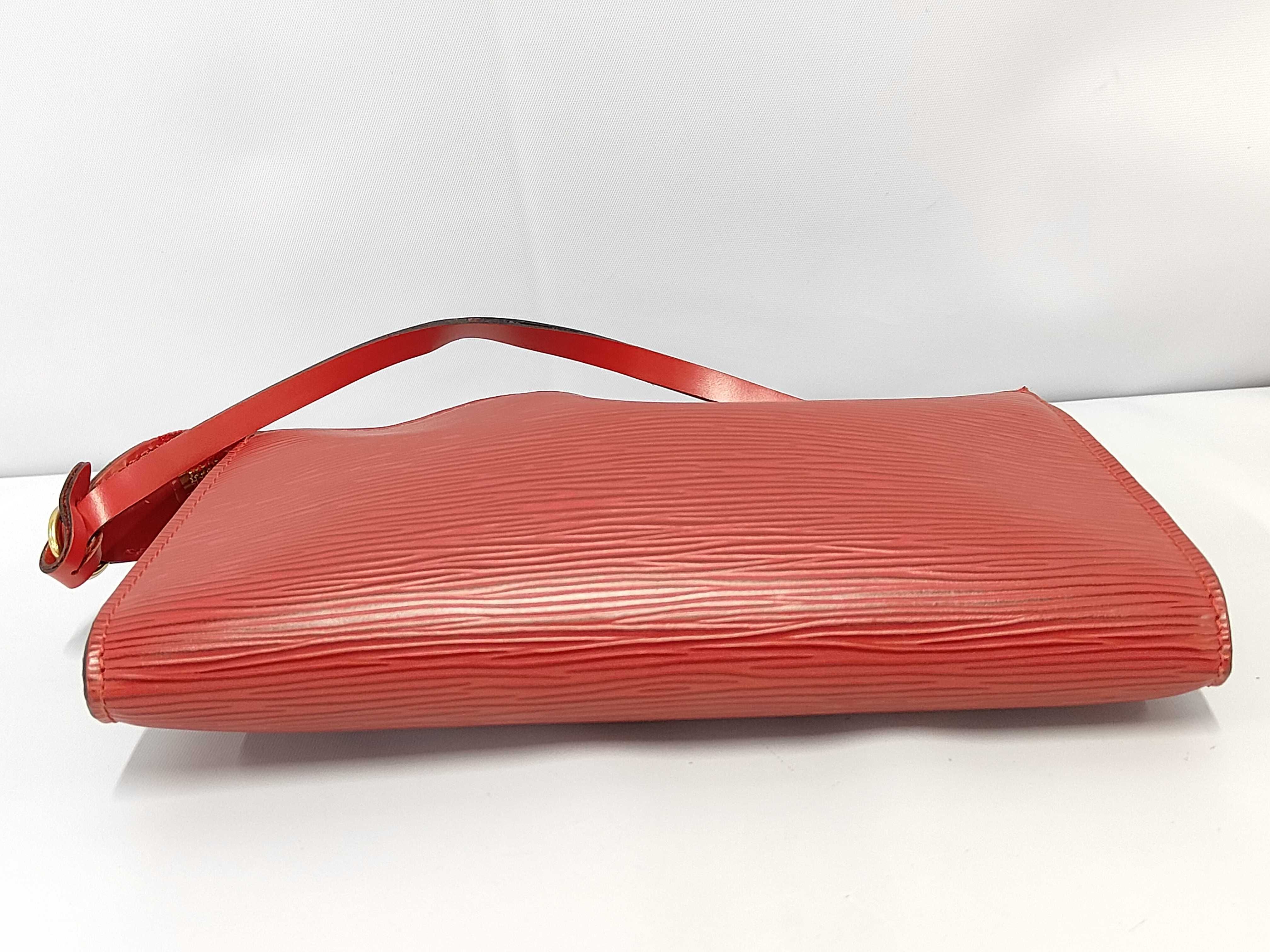 Epi Pochette Accessoires Castilian Red AR0030 Shoulder Bag — view 3
