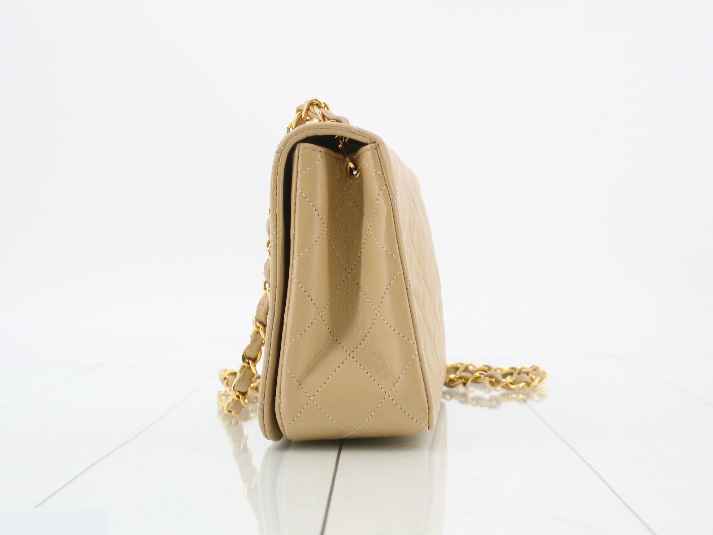 Matelassé (Bag) - Chain Shoulder Bag — view 3
