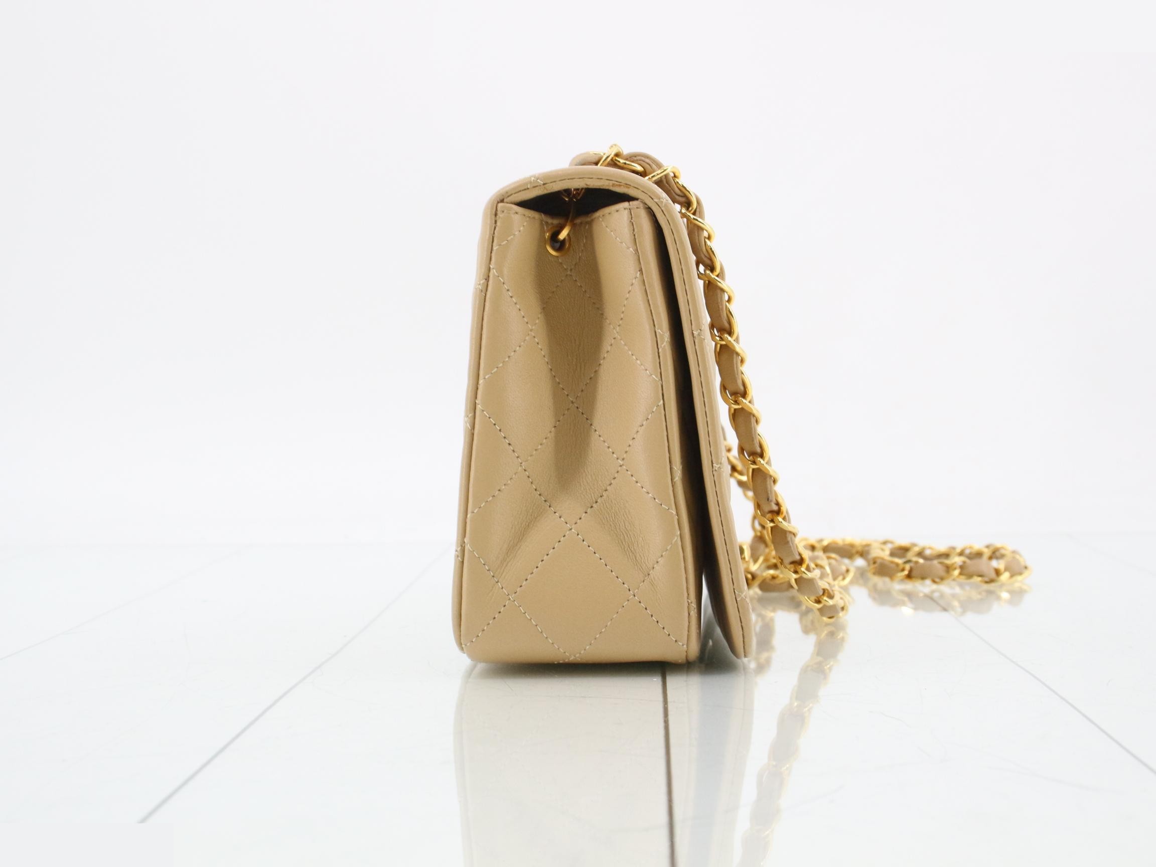 Matelassé (Bag) - Chain Shoulder Bag — view 4