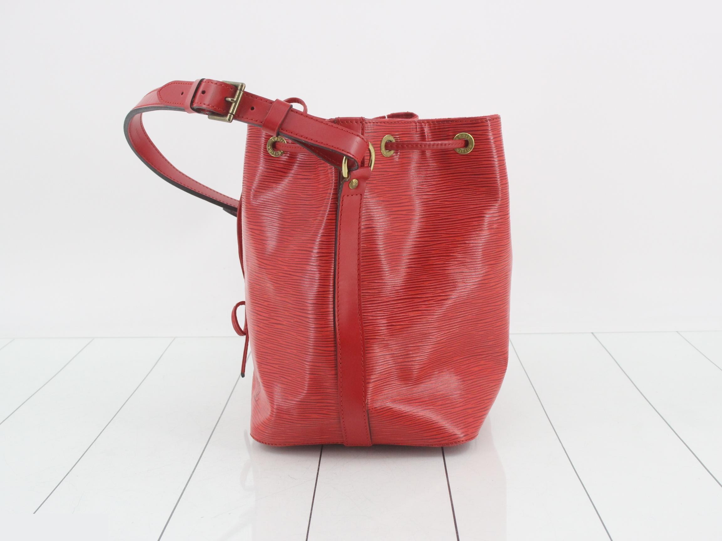 Epi Petit Noé Shoulder Bag — view 3