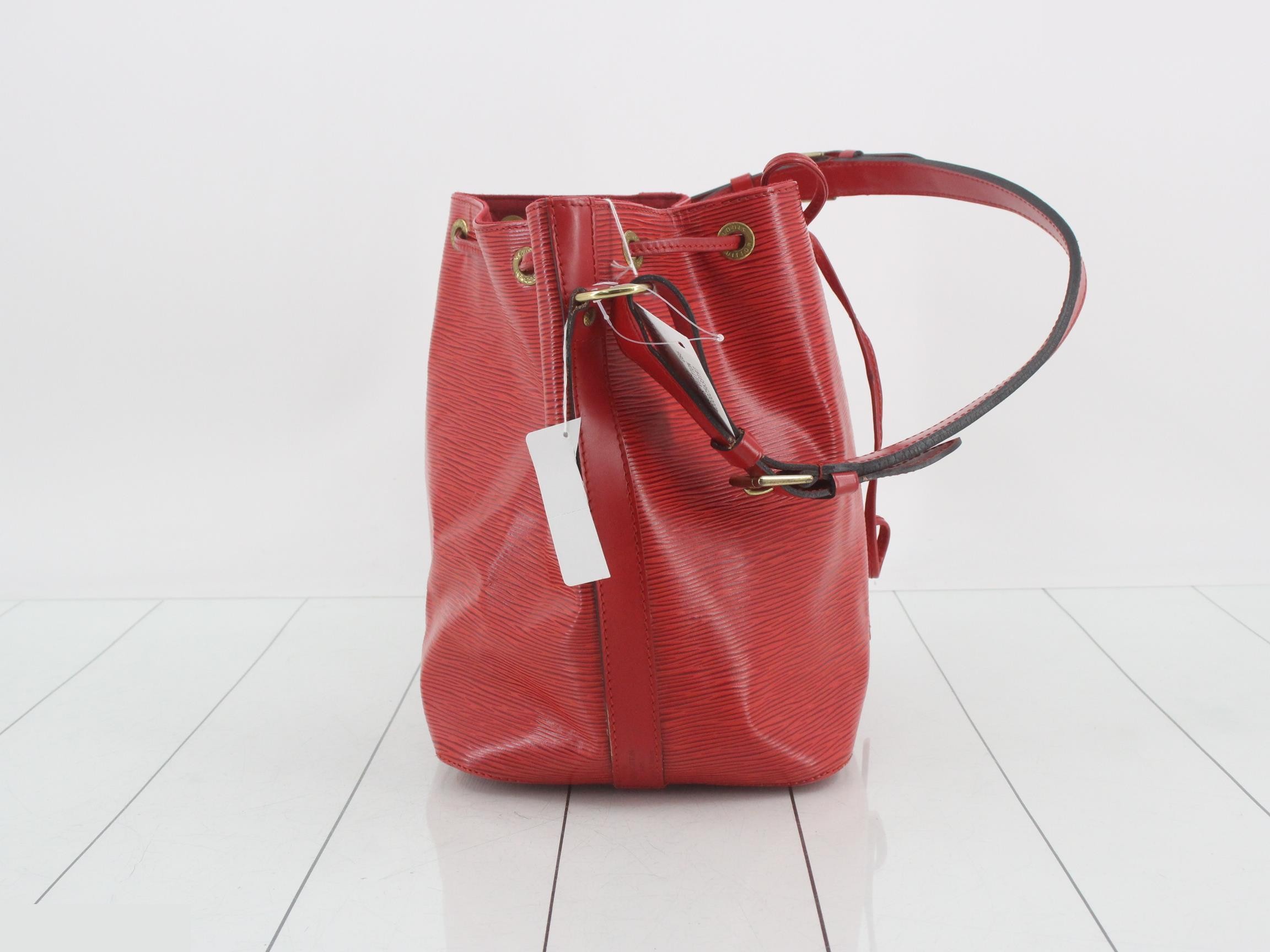 Epi Petit Noé Shoulder Bag — view 4