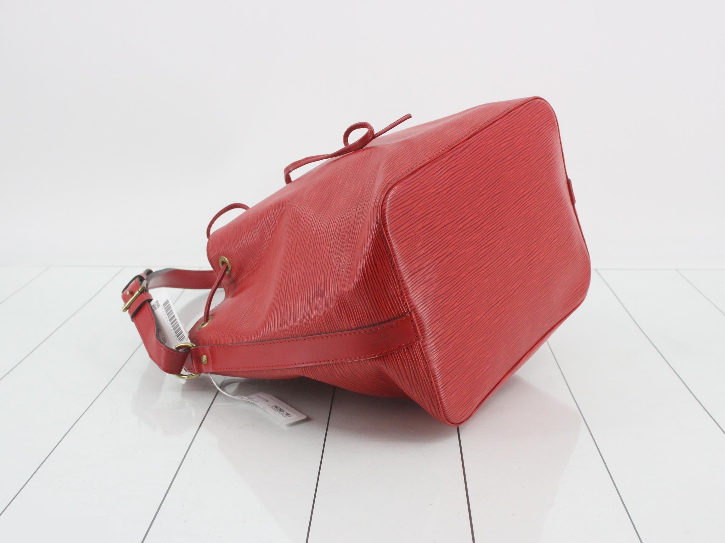 Epi Petit Noé Shoulder Bag — view 5