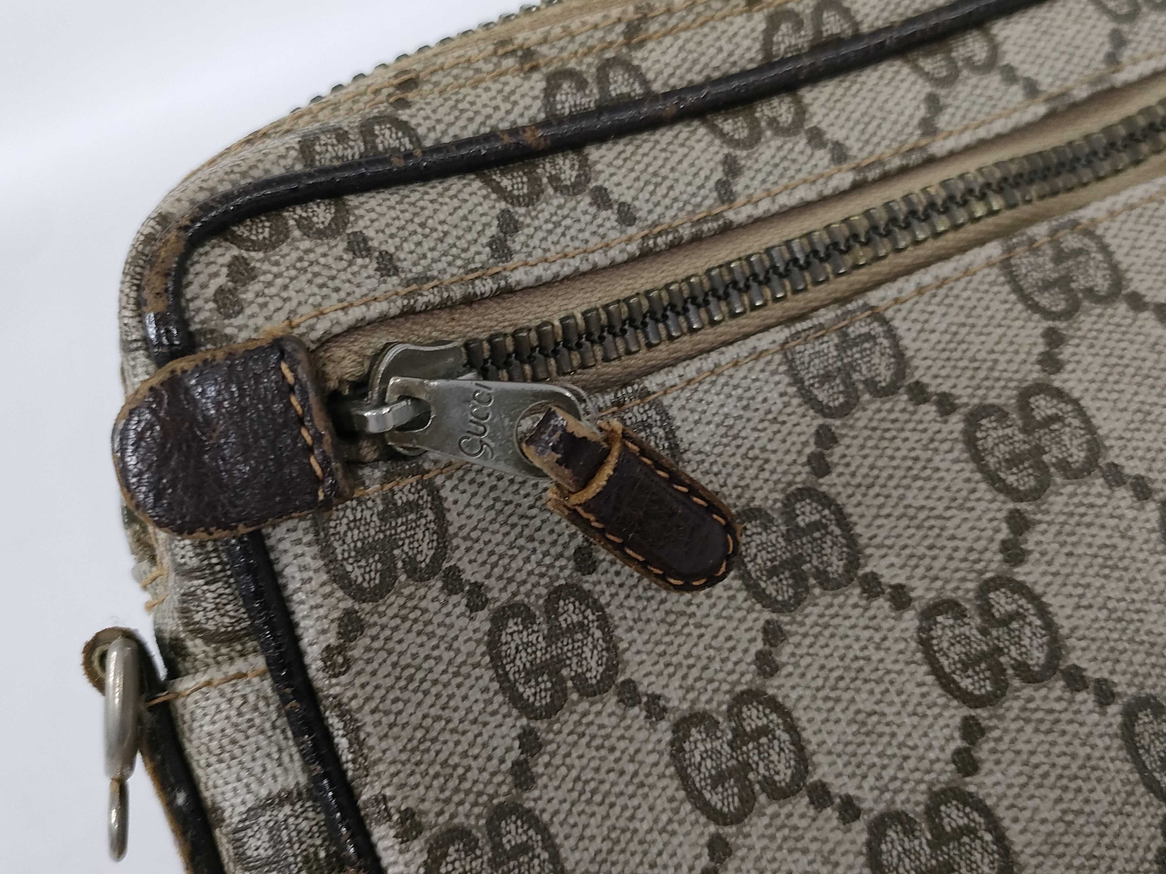 GG Supreme Shoulder Bag — view 11