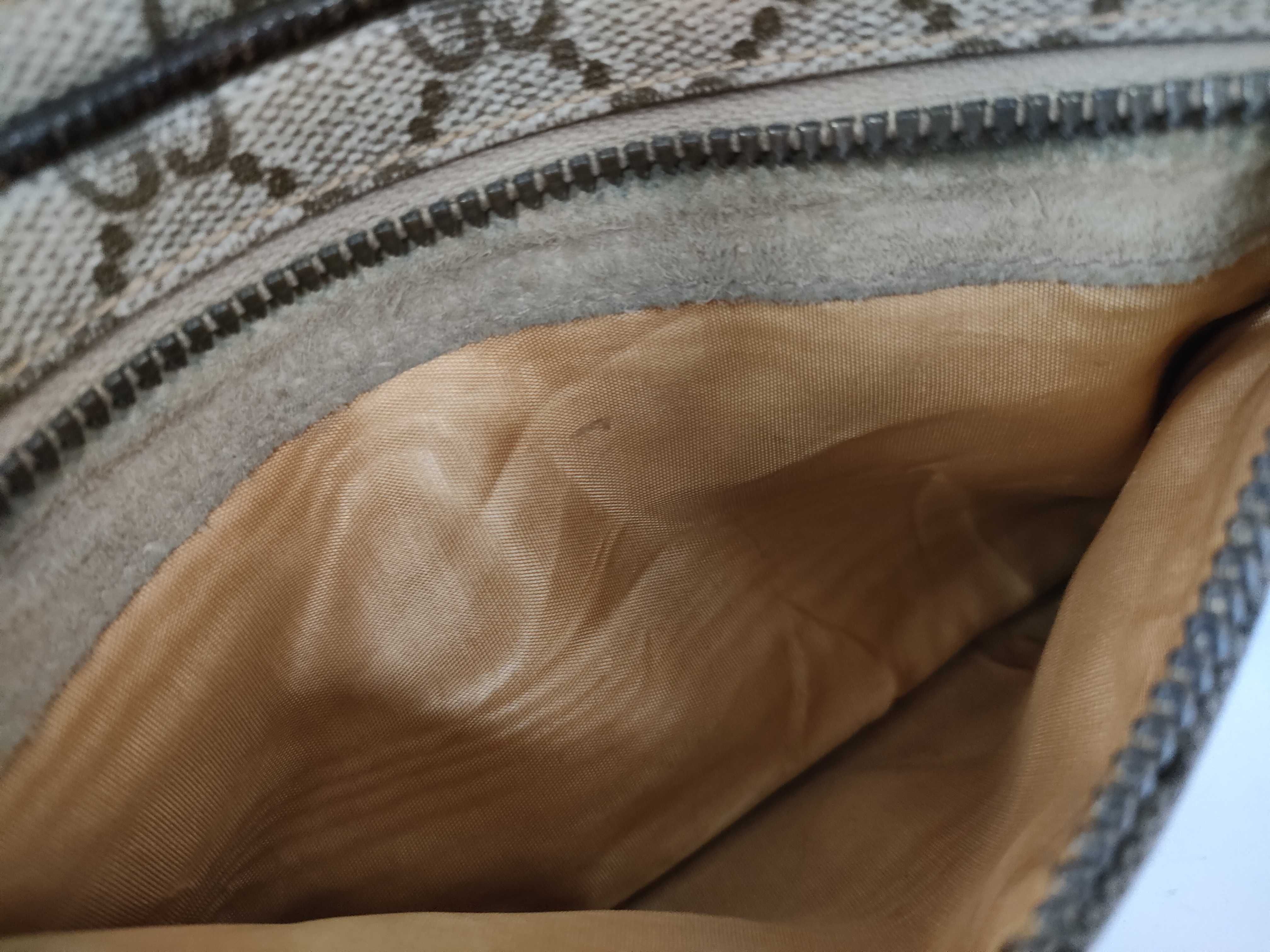 GG Supreme Shoulder Bag — view 12