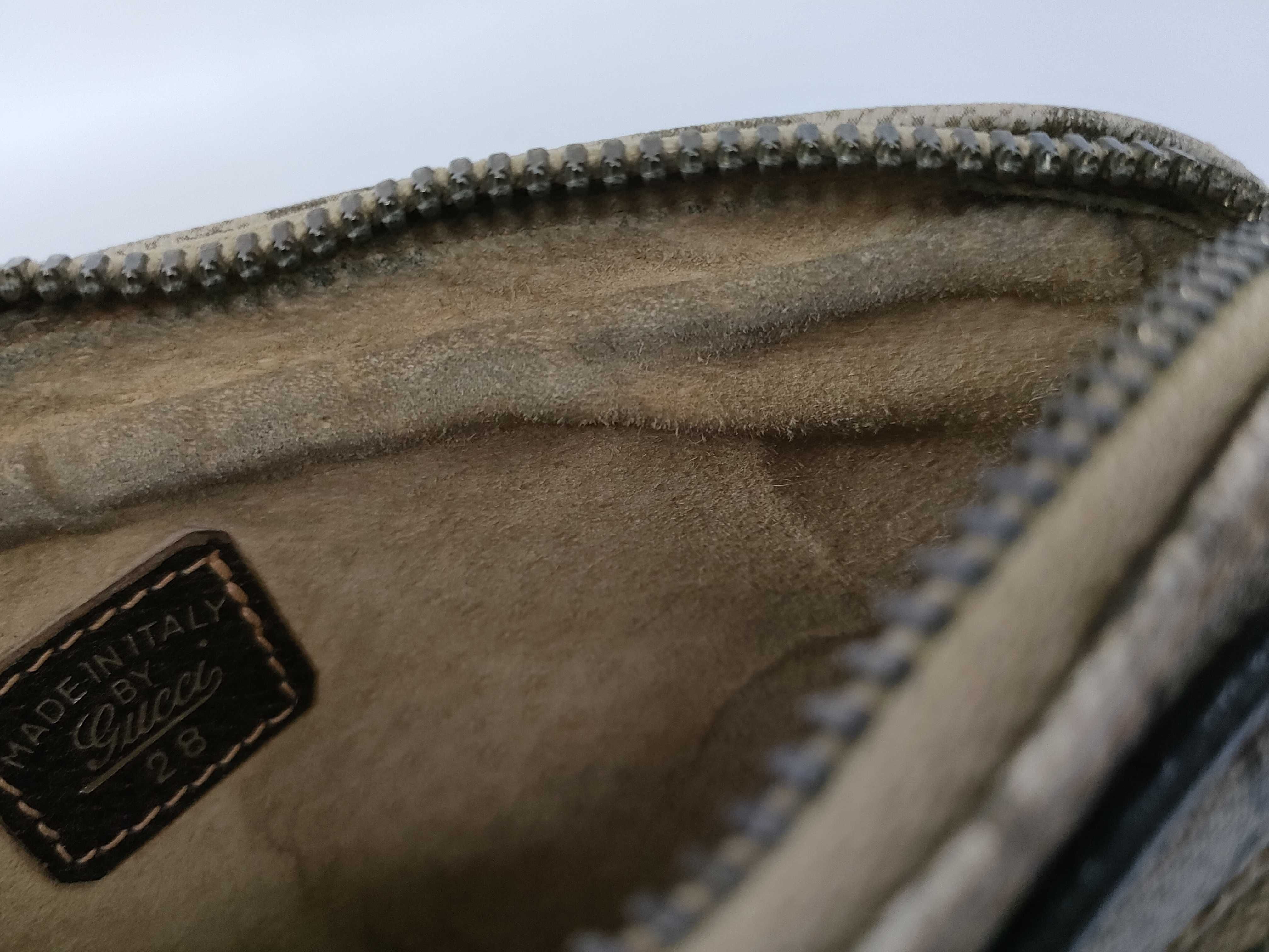 GG Supreme Shoulder Bag — view 13