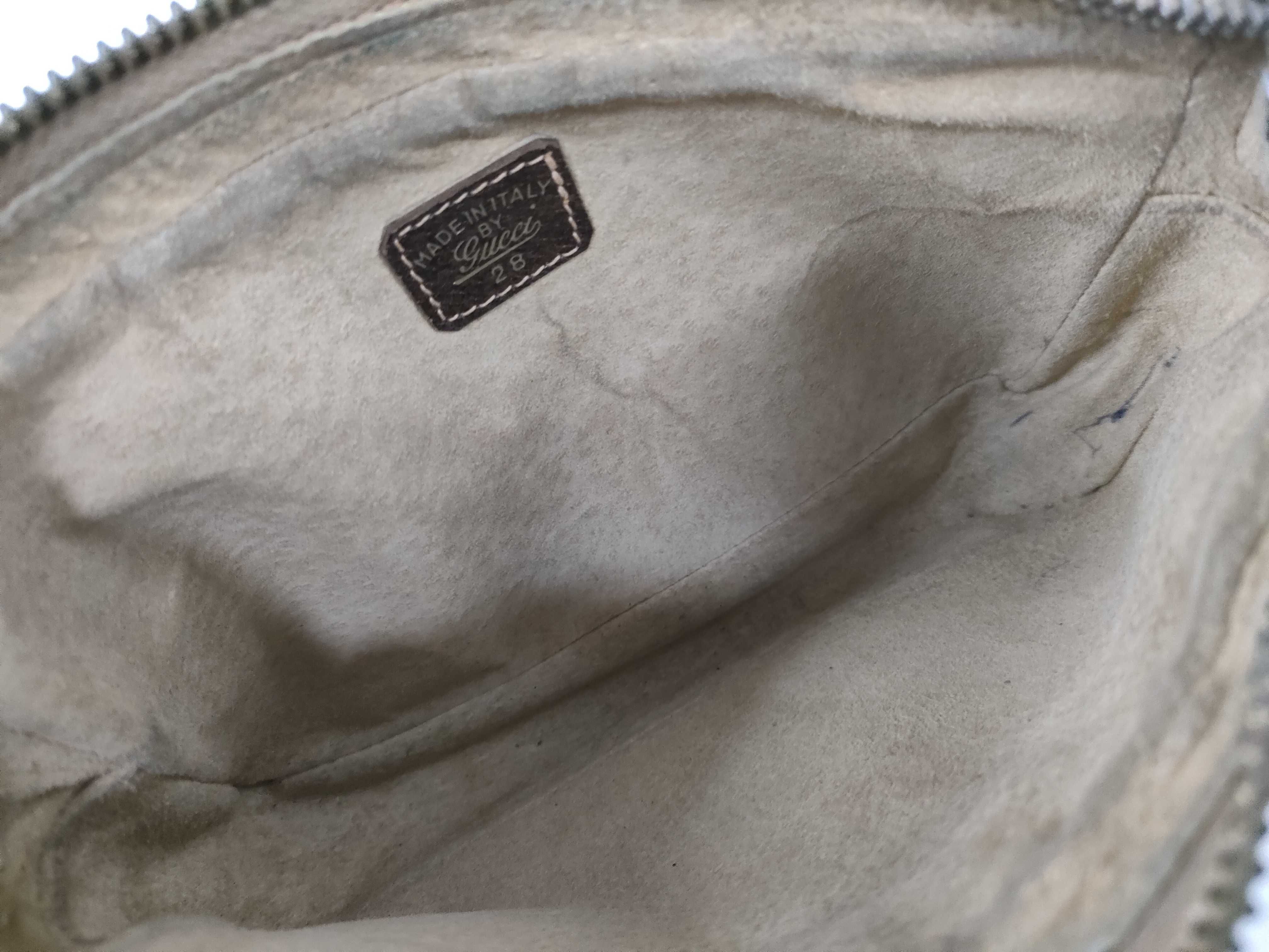 GG Supreme Shoulder Bag — view 6