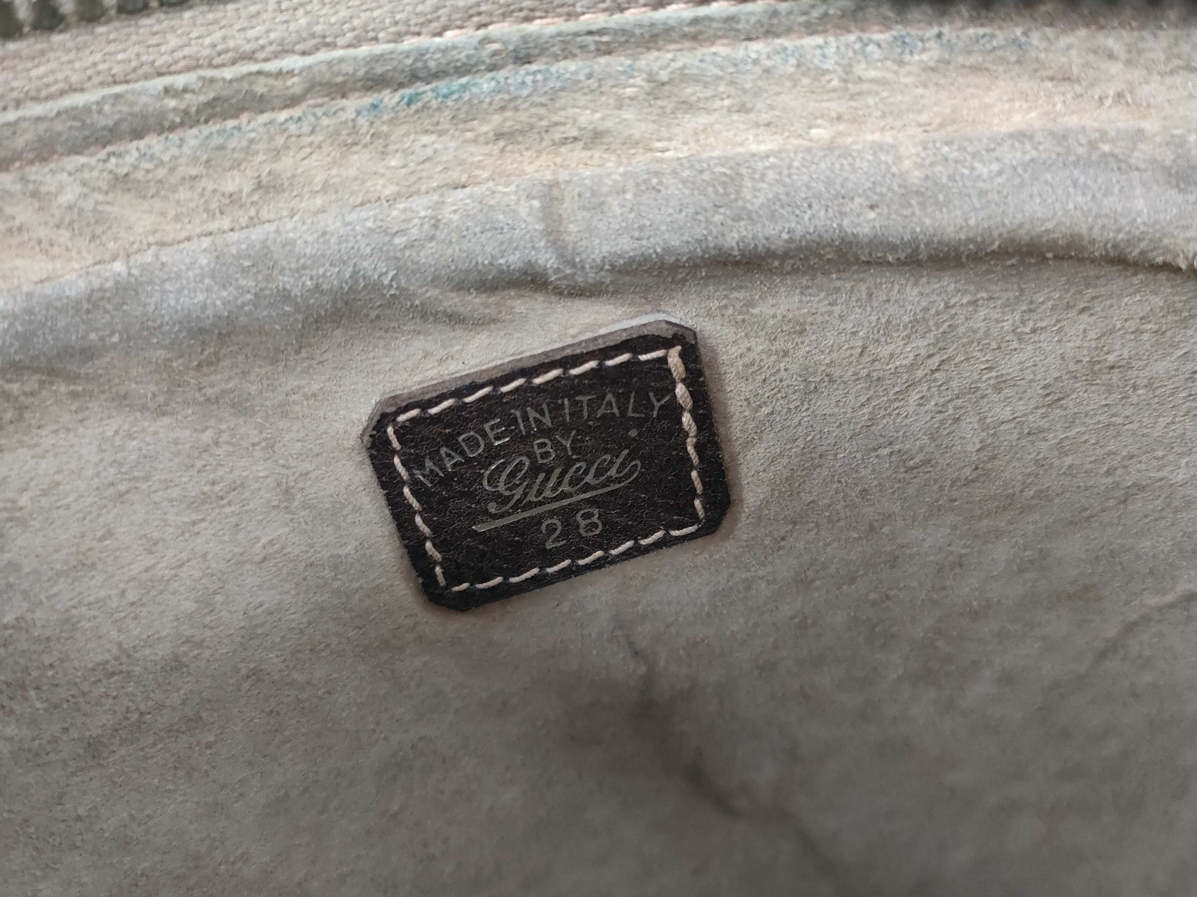 GG Supreme Shoulder Bag — view 8