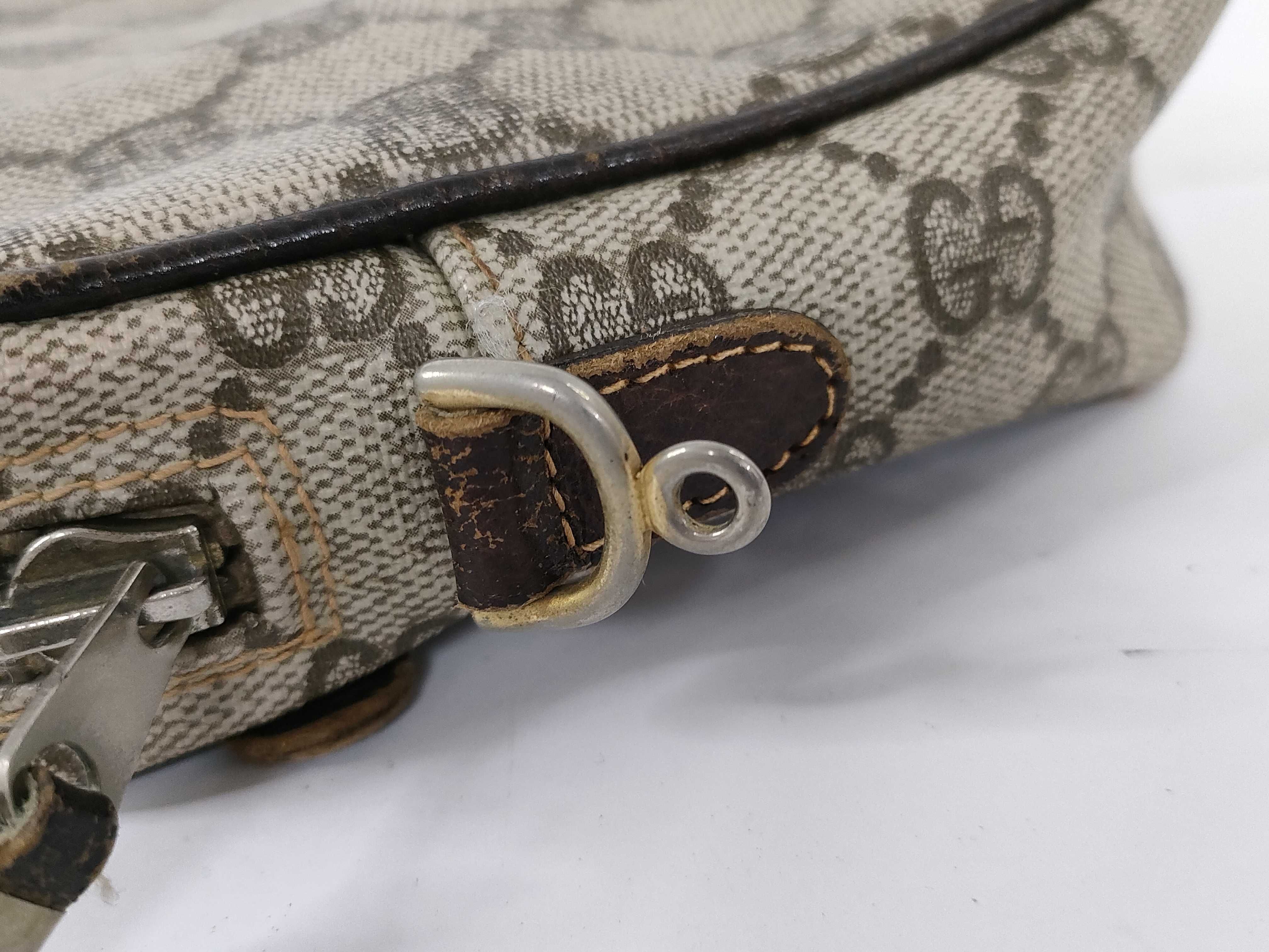 GG Supreme Shoulder Bag — view 10