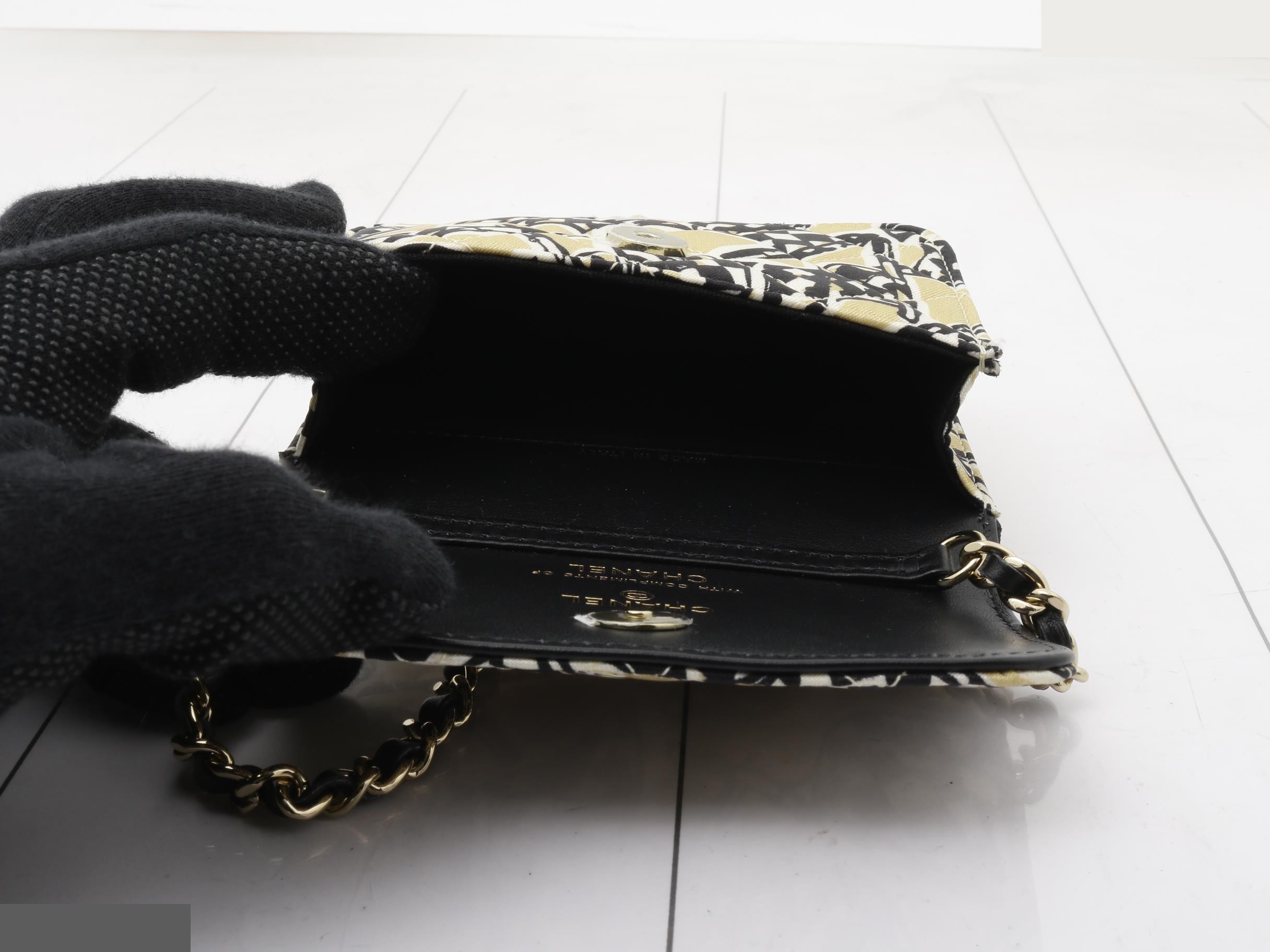 Matelassé Chain Case — view 4