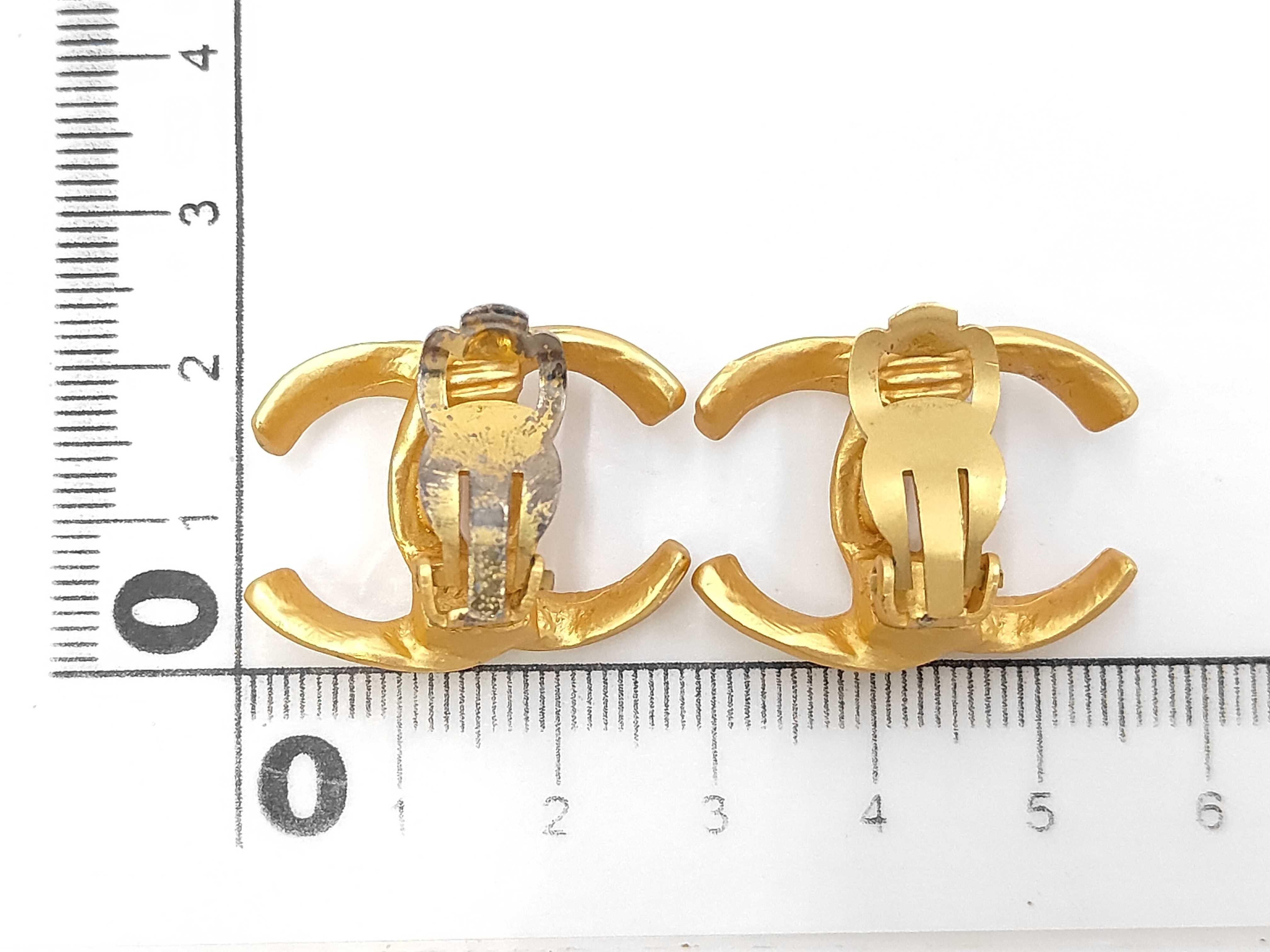 earrings, Coco Mark design, matte gold, 00T, 2.5cm wide. — view 3