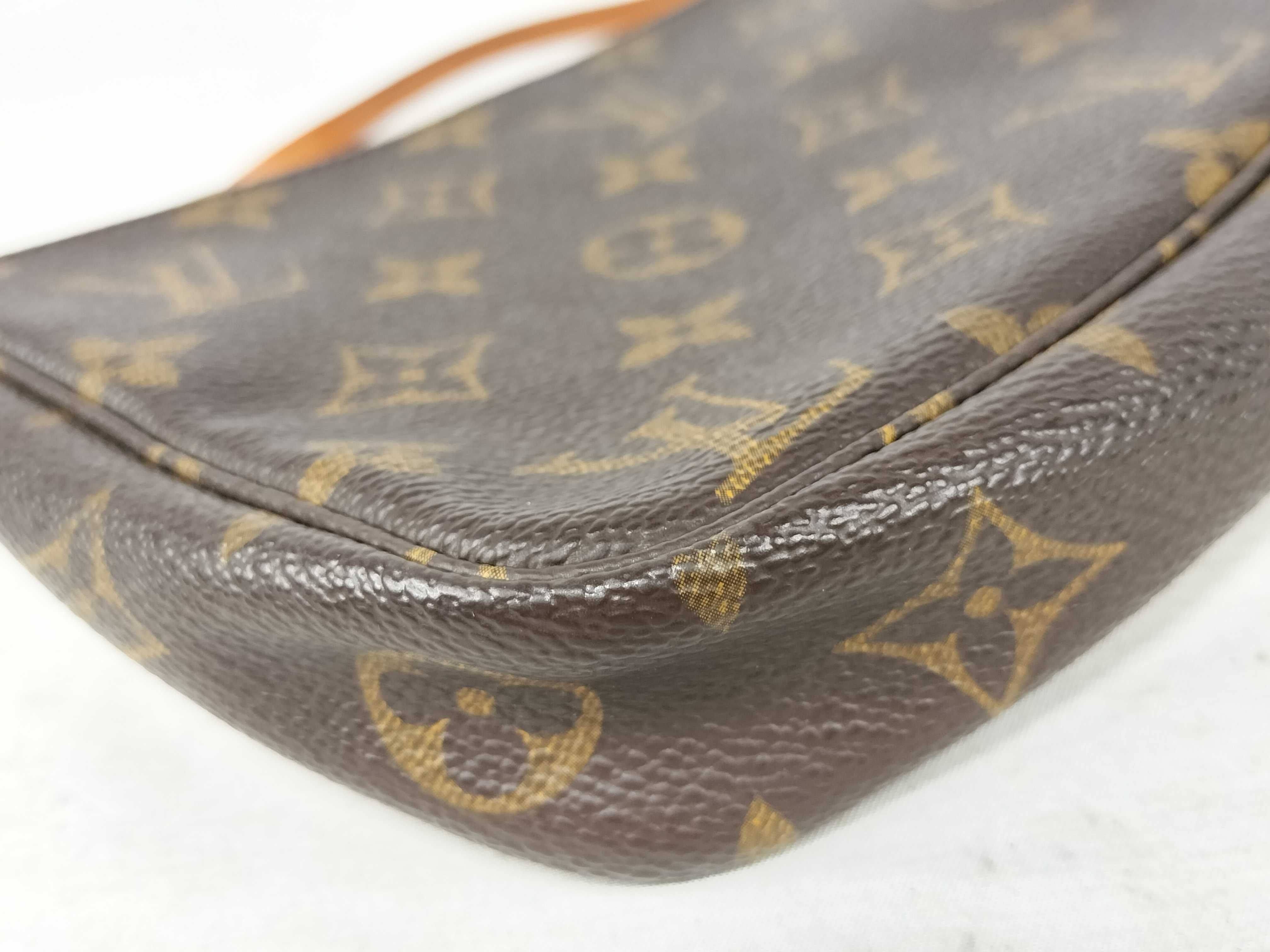 Monogram Vuitton Pochette Accessoires M51980 AR1919 Handbag — view 7